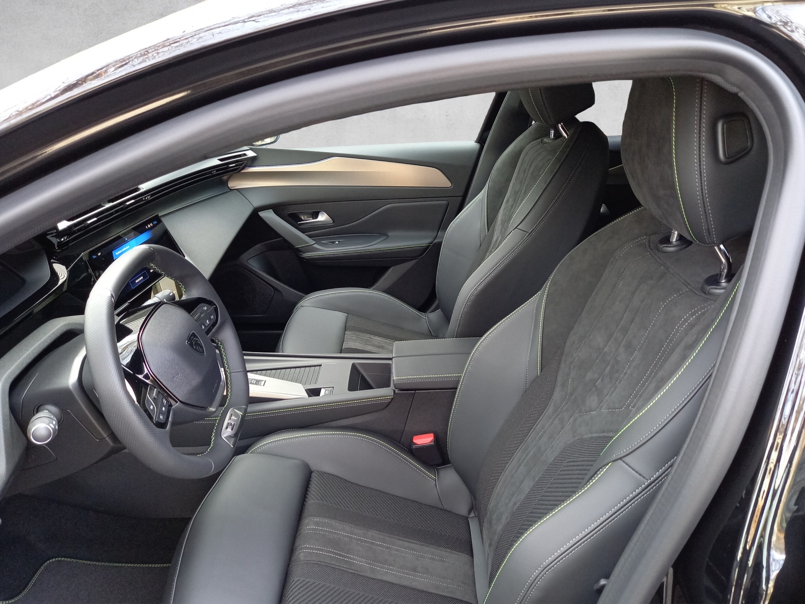 PEUGEOT 308 SW 1.6 PHEV 180 GT-image-8