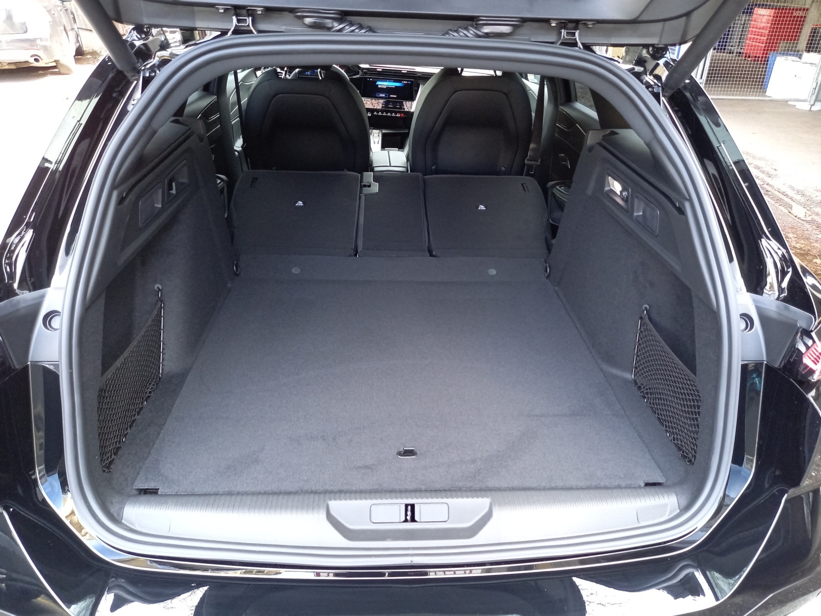 PEUGEOT 308 SW 1.6 PHEV 180 GT-image-12