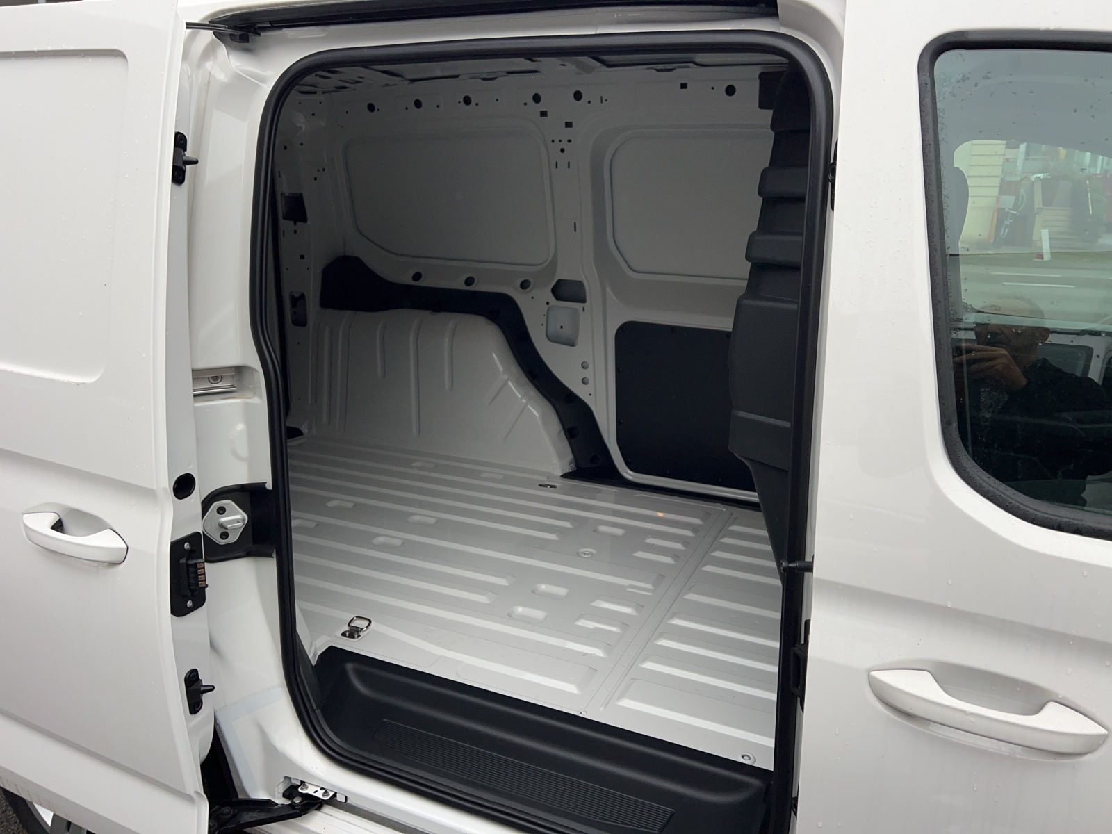VW Caddy Cargo 2.0TDI Entry Maxi-image-8