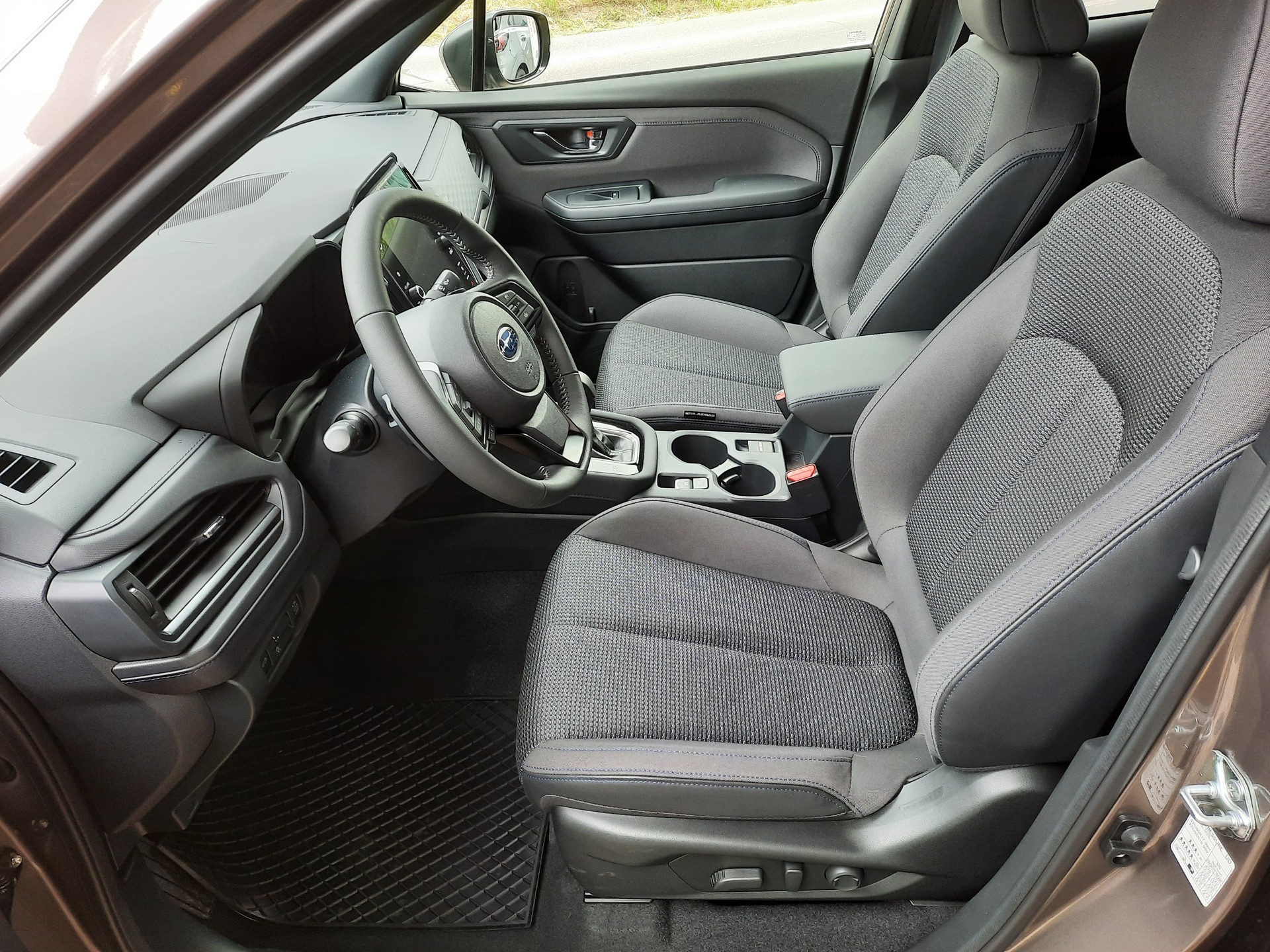 SUBARU Forester 2.0i e-Boxer Swiss Plus Lineartronic-image-5