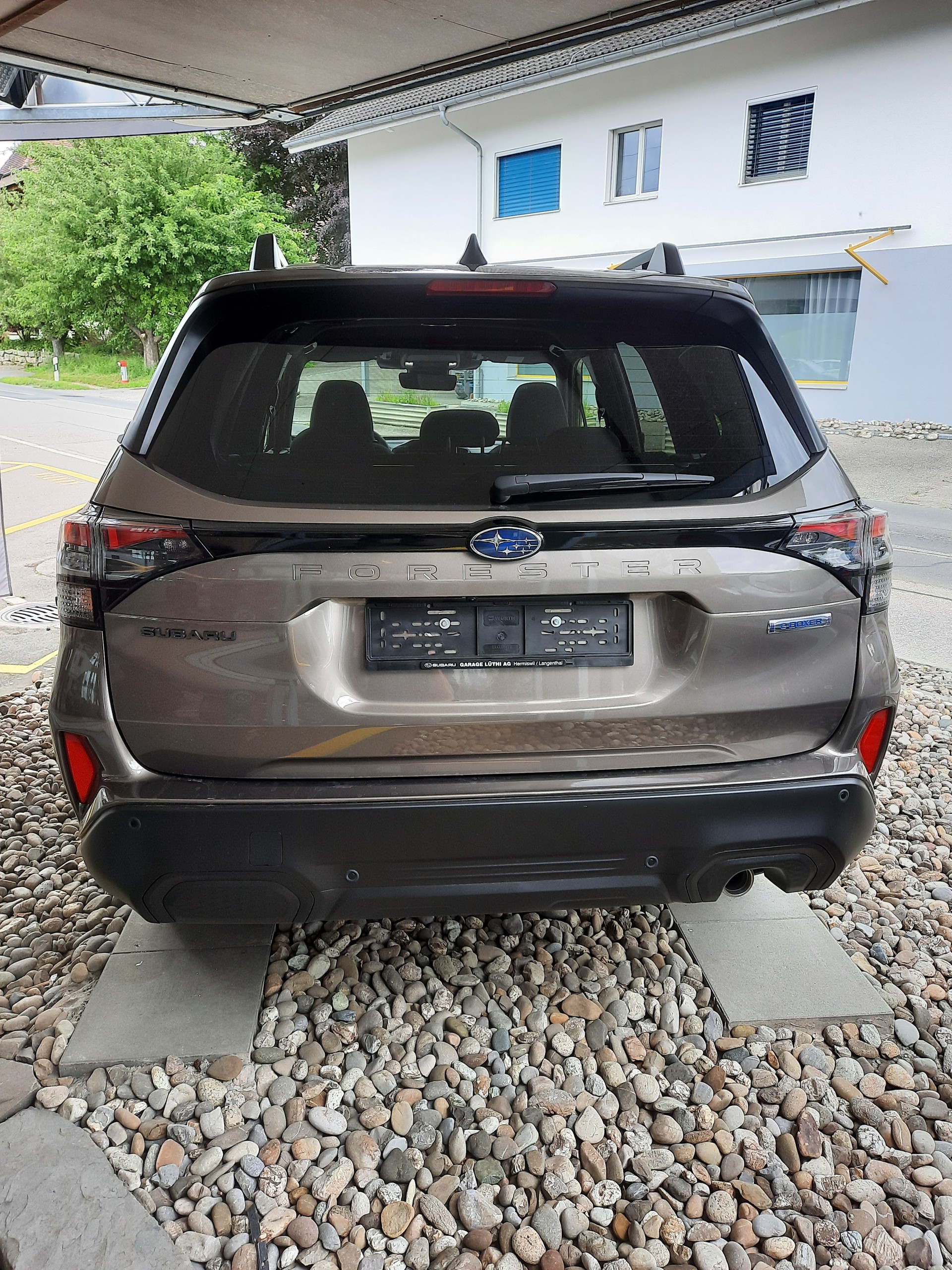 SUBARU Forester 2.0i e-Boxer Swiss Plus Lineartronic-image-3