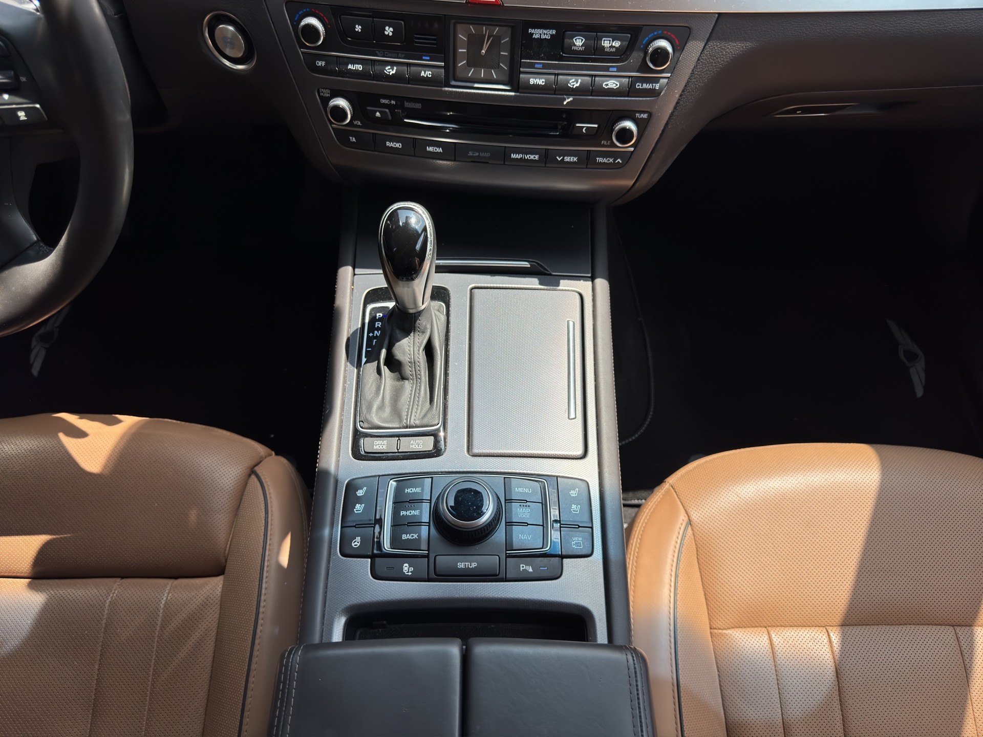 HYUNDAI GENESIS 3.8i-image-14