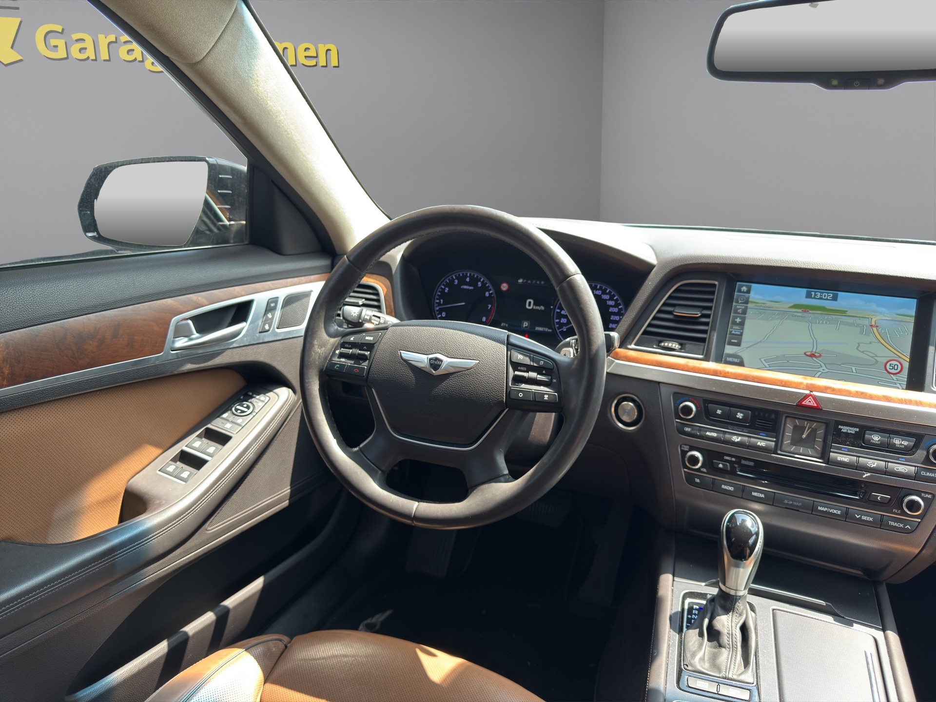 HYUNDAI GENESIS 3.8i-image-12