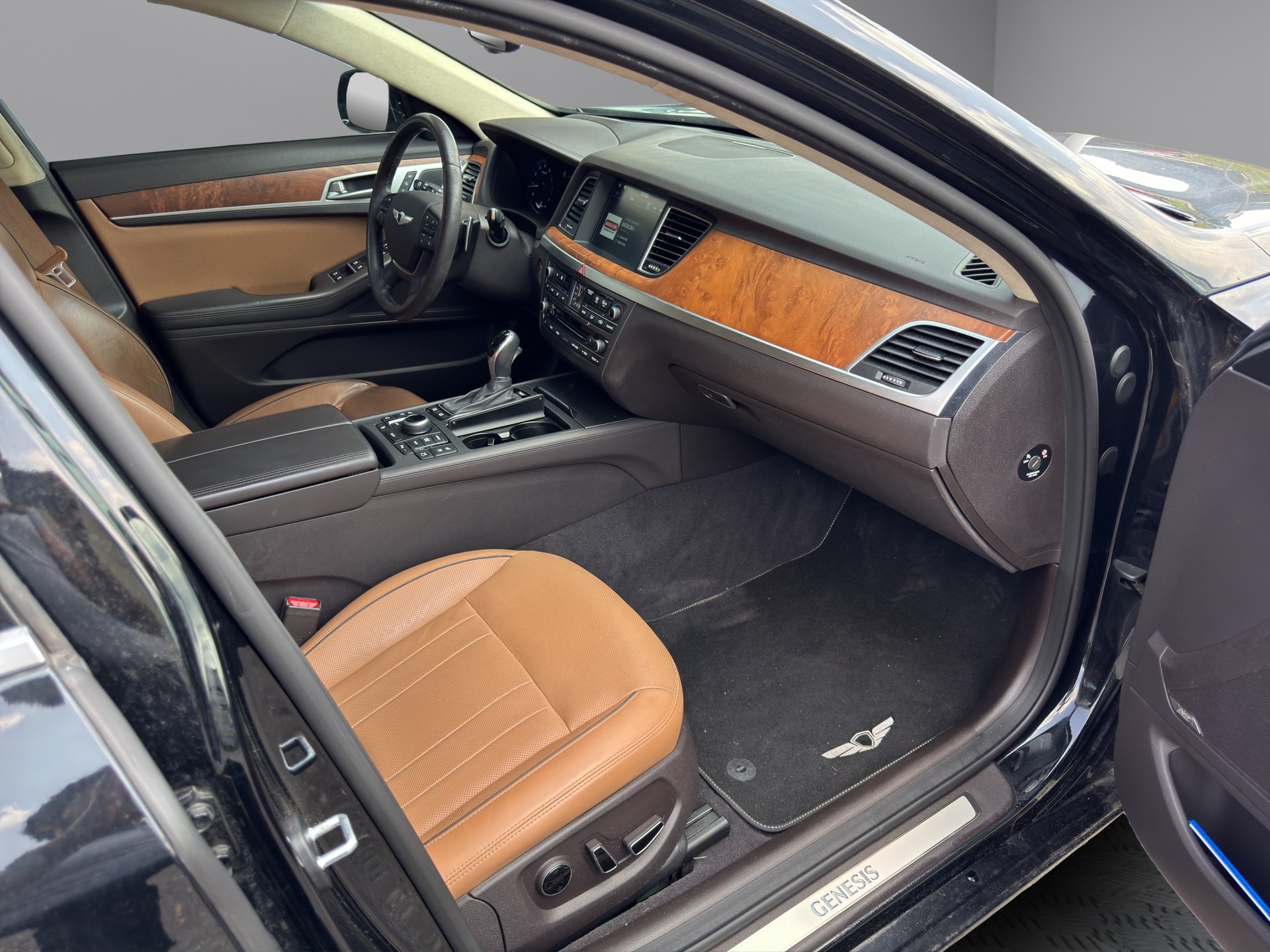 HYUNDAI GENESIS 3.8i-image-10