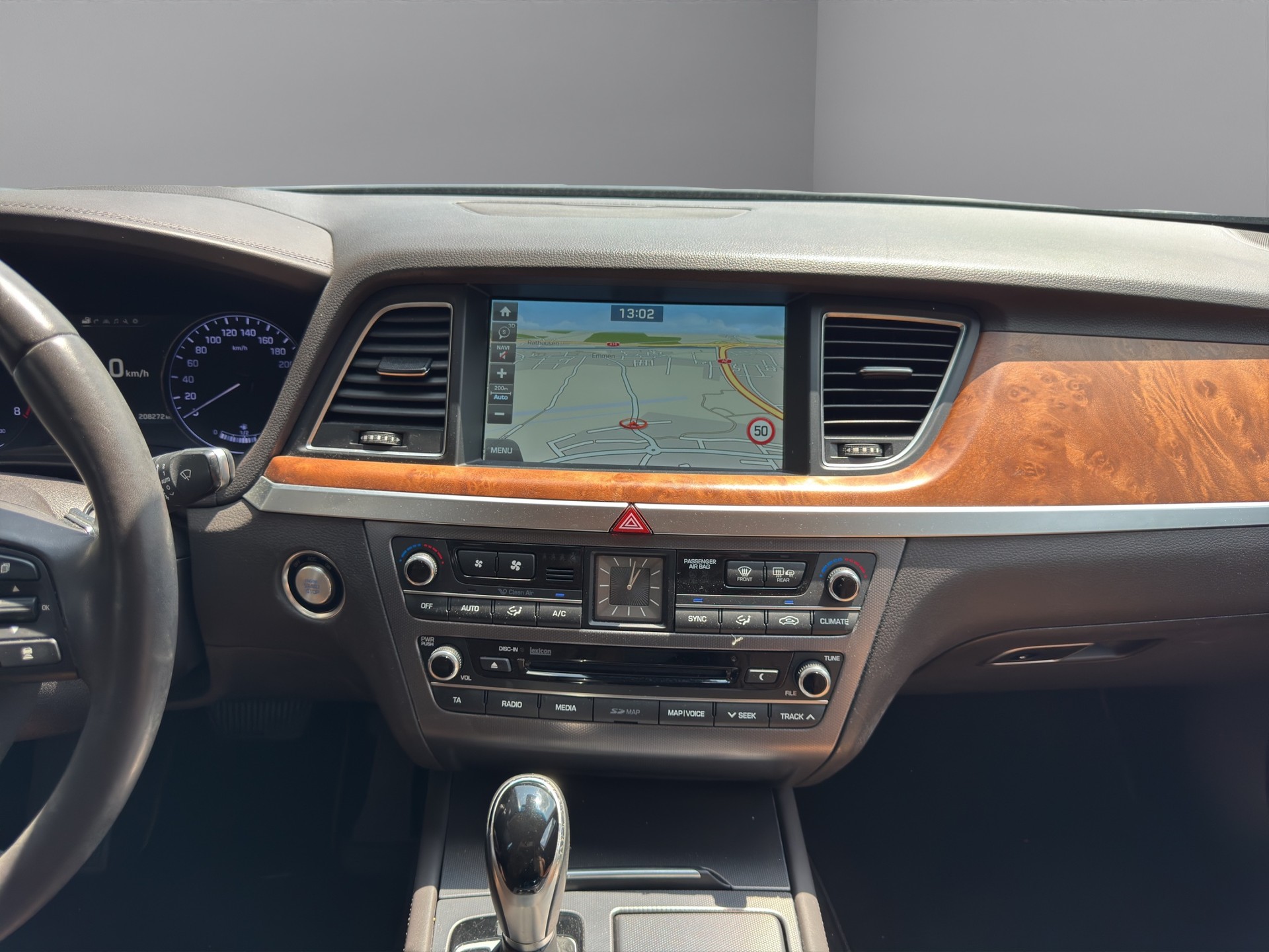 HYUNDAI GENESIS 3.8i-image-13