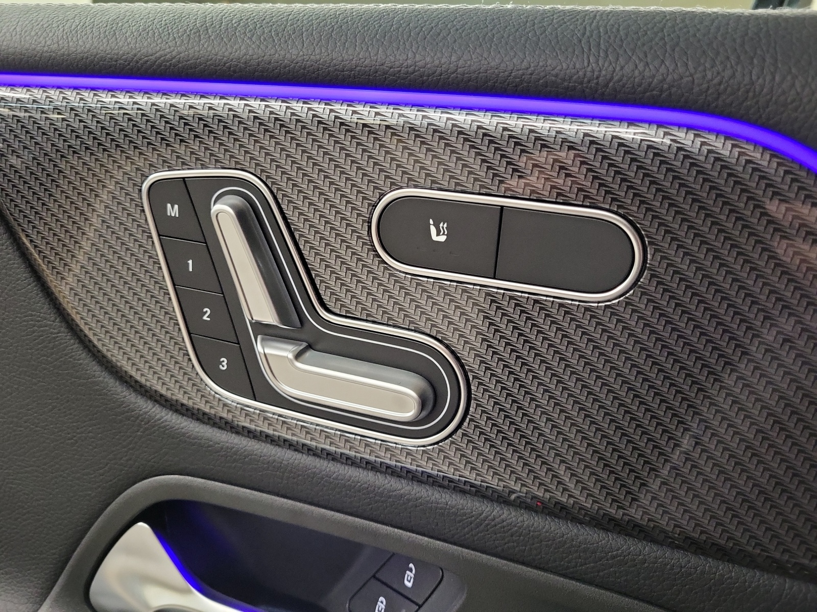 MERCEDES-BENZ GLB 250 AMG Line 4Matic-image-12