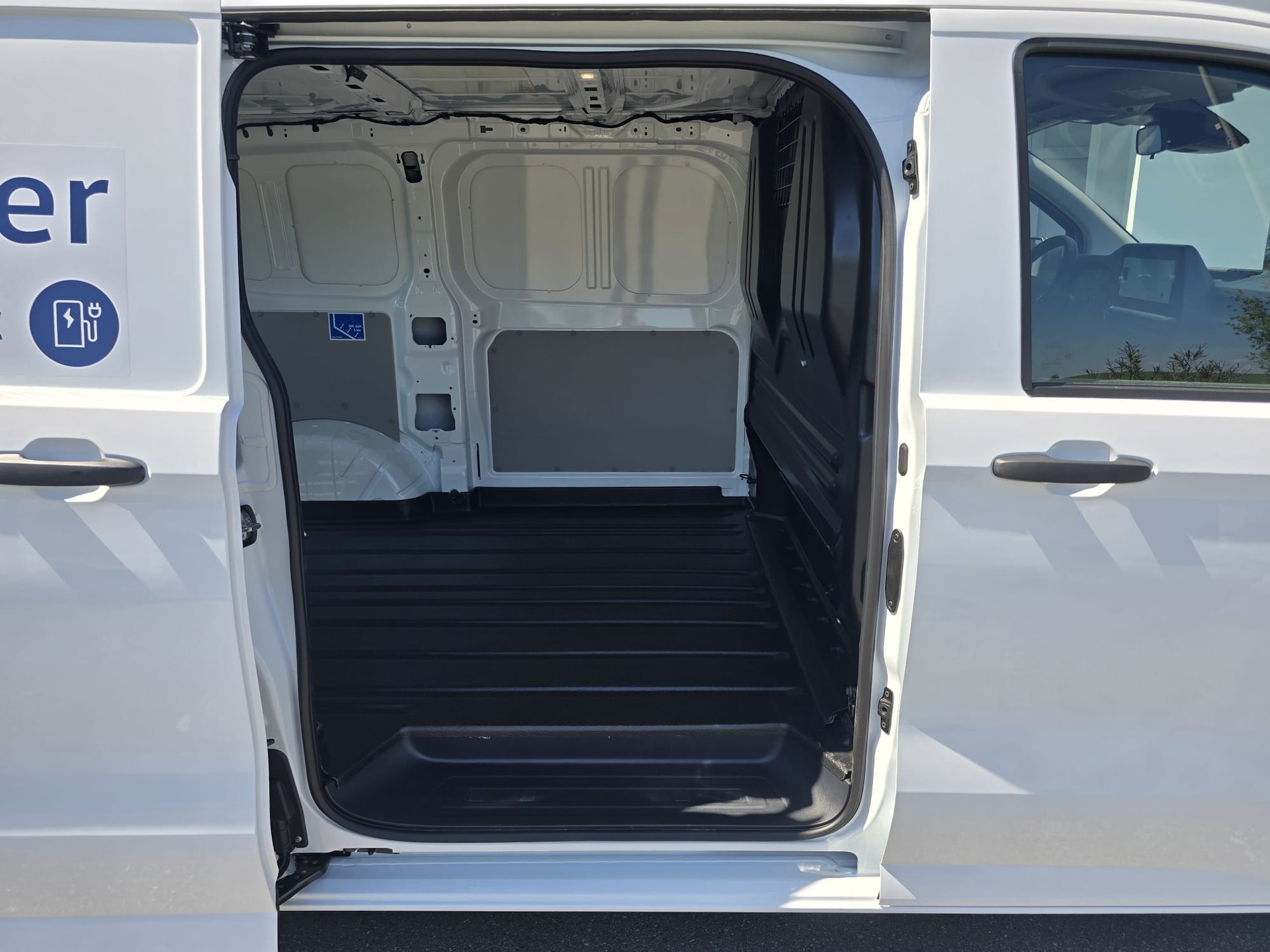 VW e-Transporter Plus 70 kWh-image-3