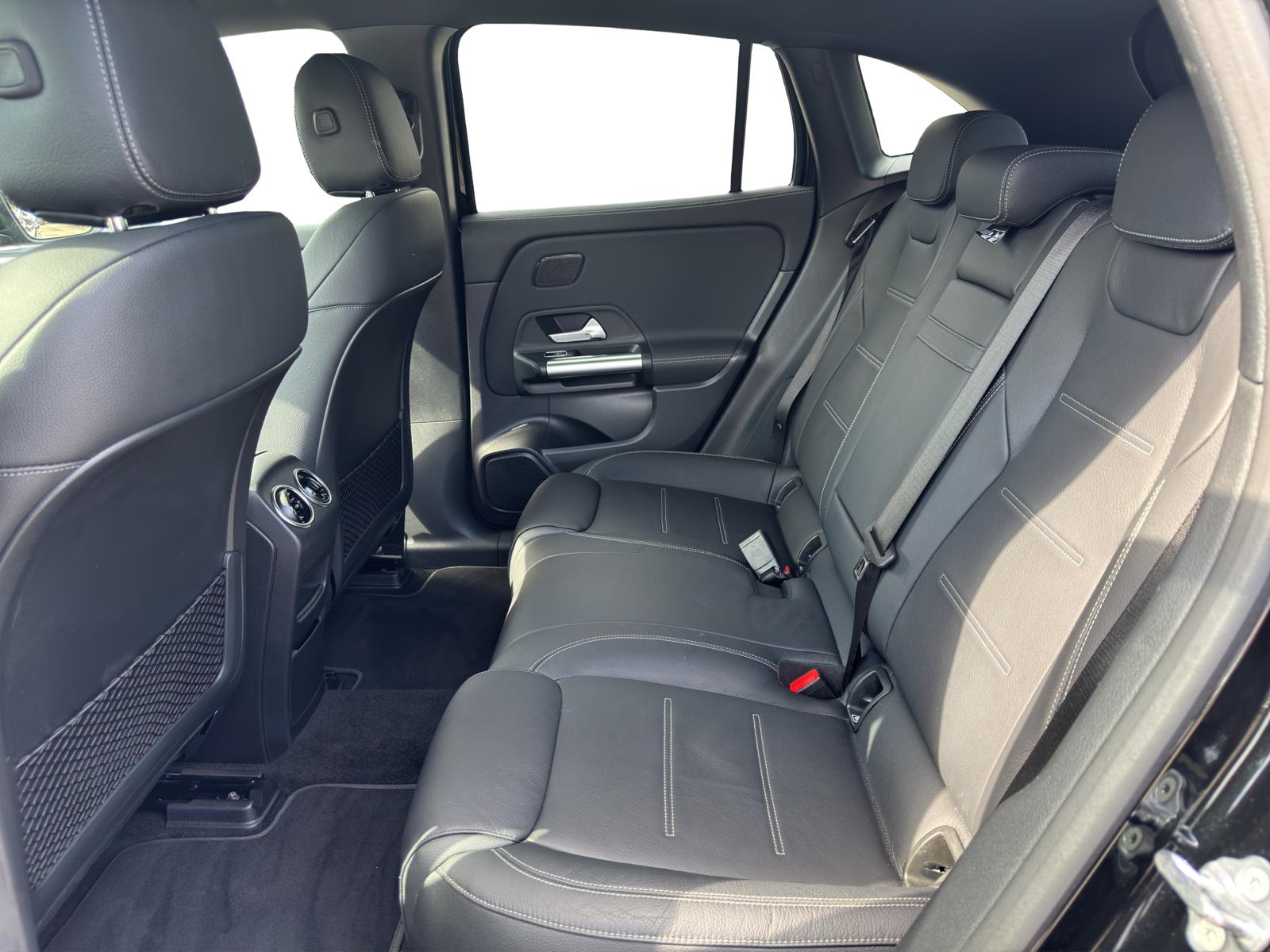 MERCEDES-BENZ EQA 300 AMG Line 4Matic-image-10