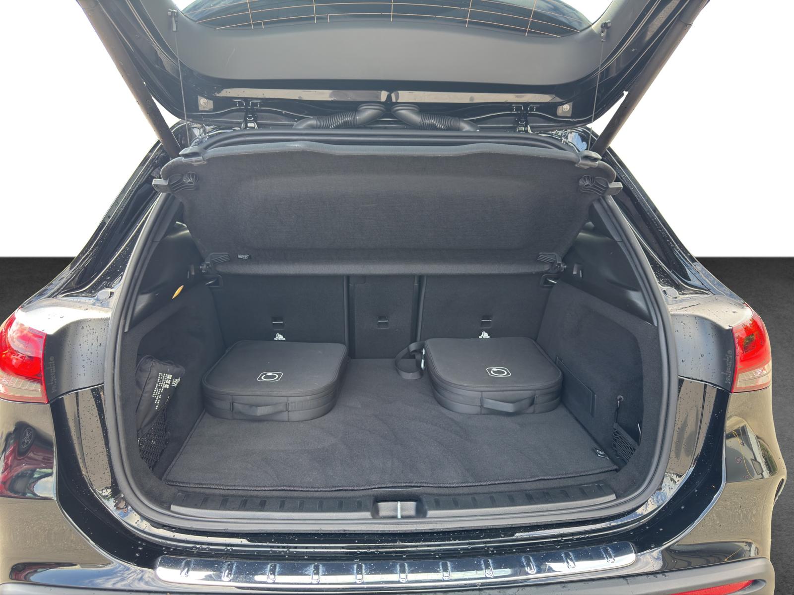 MERCEDES-BENZ EQA 300 AMG Line 4Matic-image-11