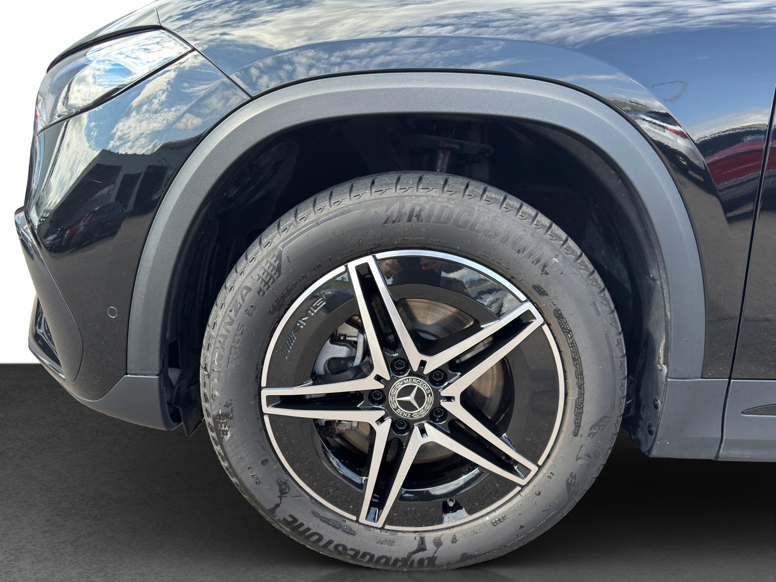 MERCEDES-BENZ EQA 300 AMG Line 4Matic-image-12