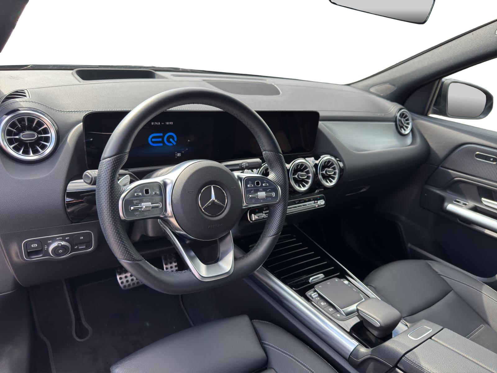 MERCEDES-BENZ EQA 300 AMG Line 4Matic-image-9