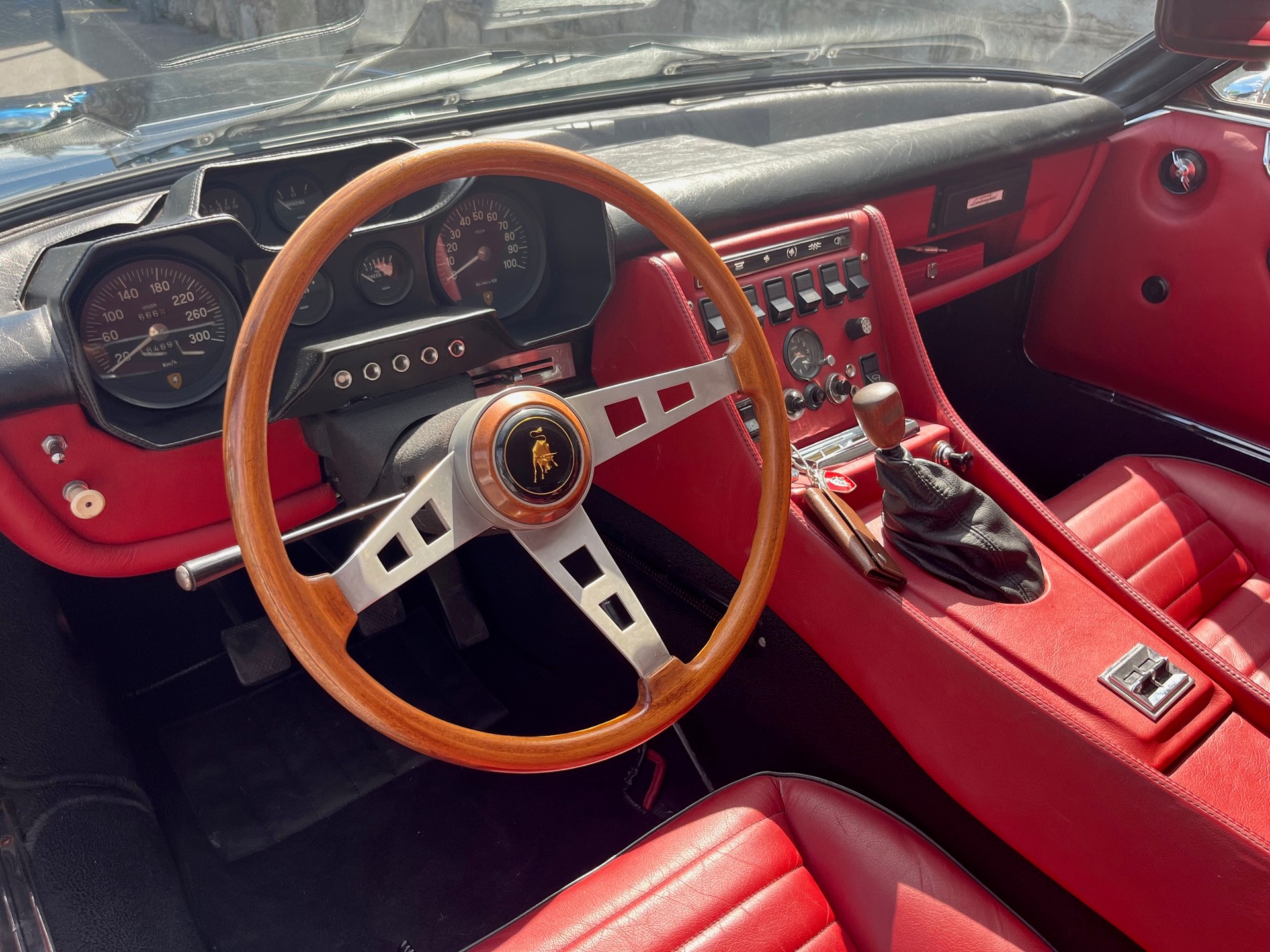 LAMBORGHINI Espada S1-showroom-element-3