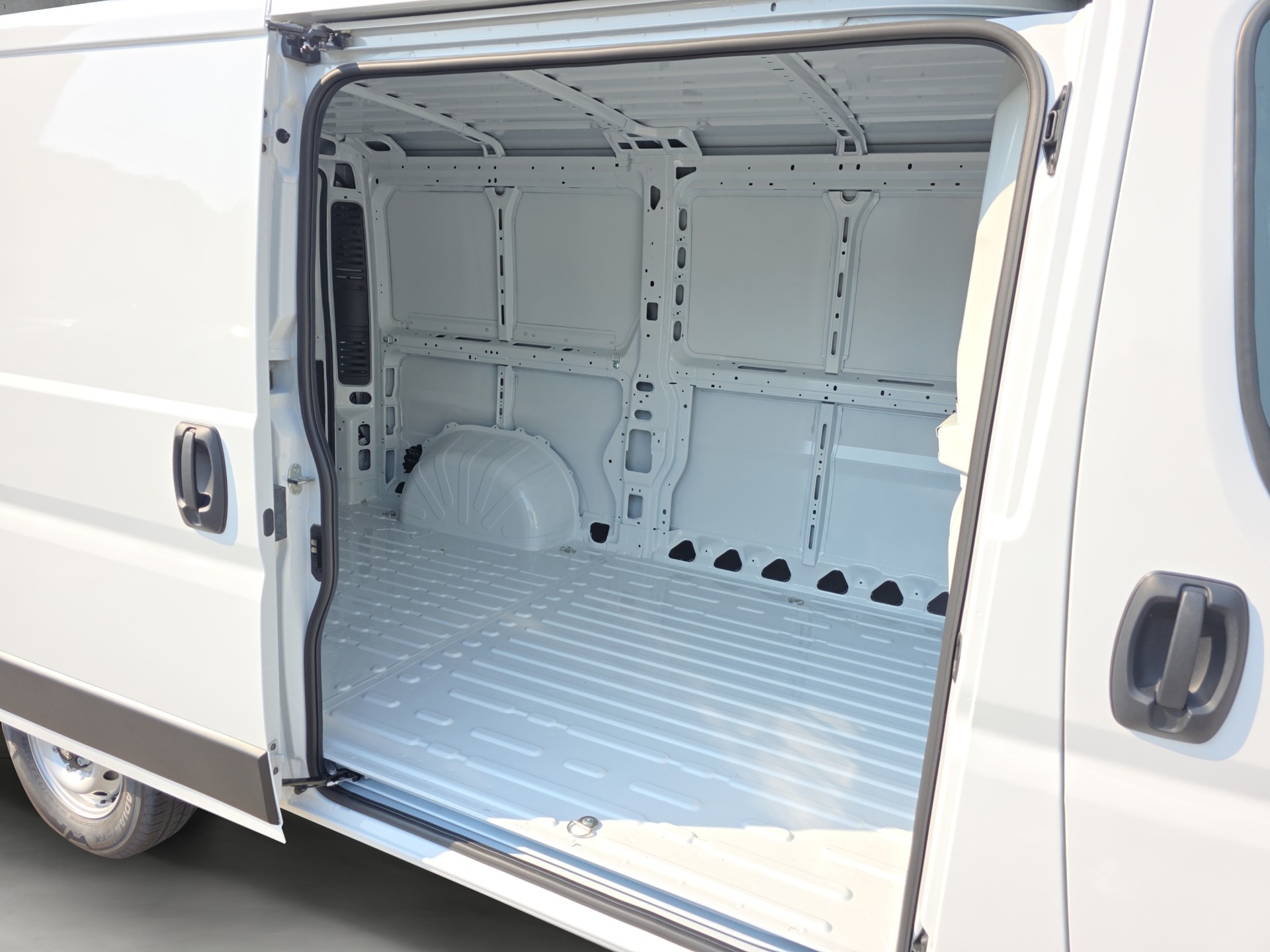FIAT Ducato Fourg. 290 2.2 140CV L2 H1 3.3T-image-12