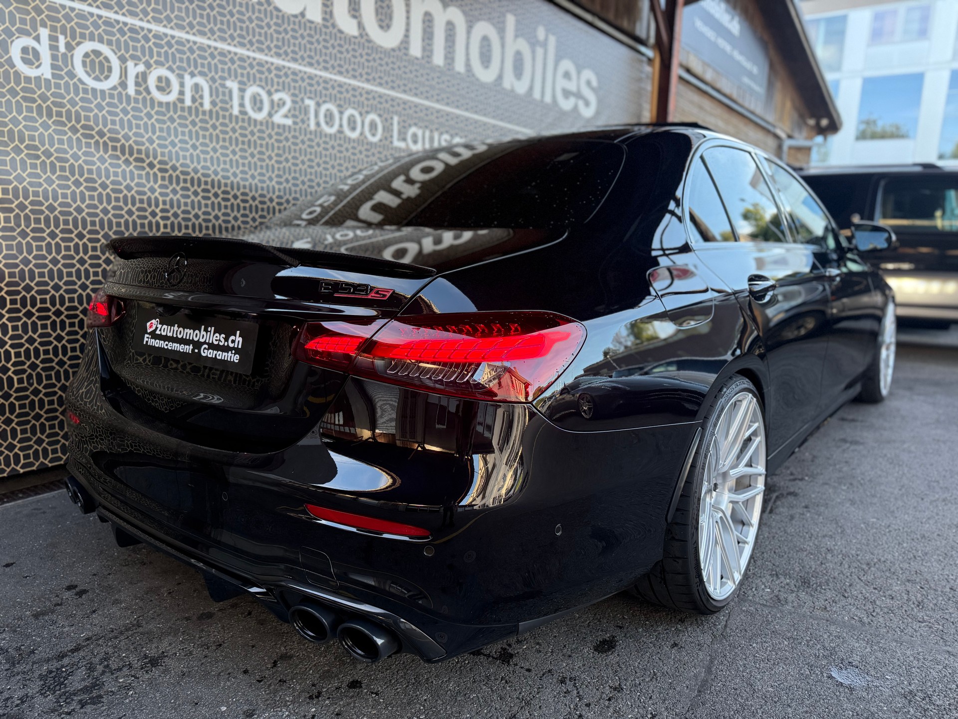 MERCEDES-BENZ AMG E 53 4Matic+ Speedshift 9G-TCT NIGHT ÉDITION-showroom-element-3