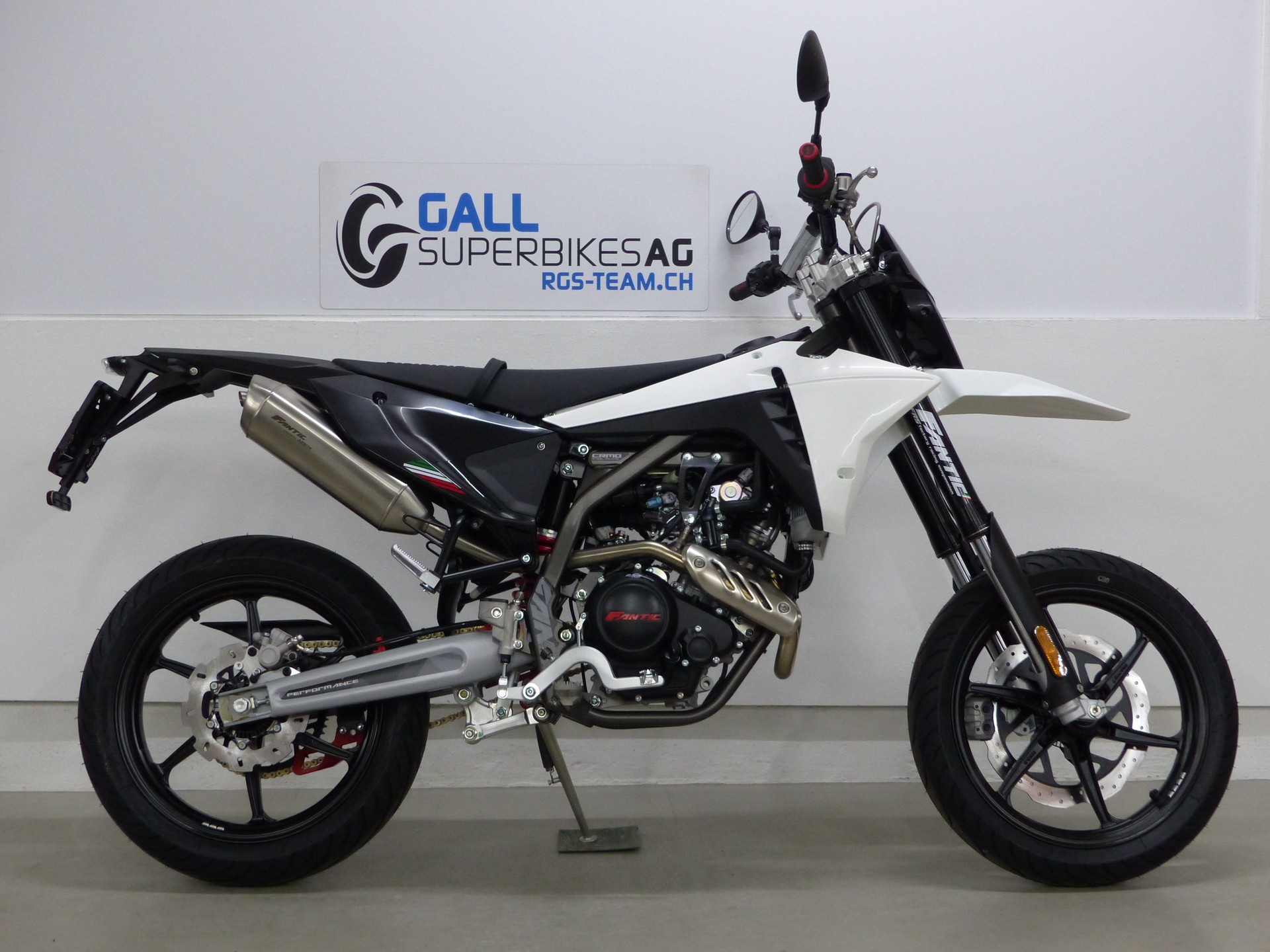 FANTIC XMF 125 Performance Black&White Edition-image-10