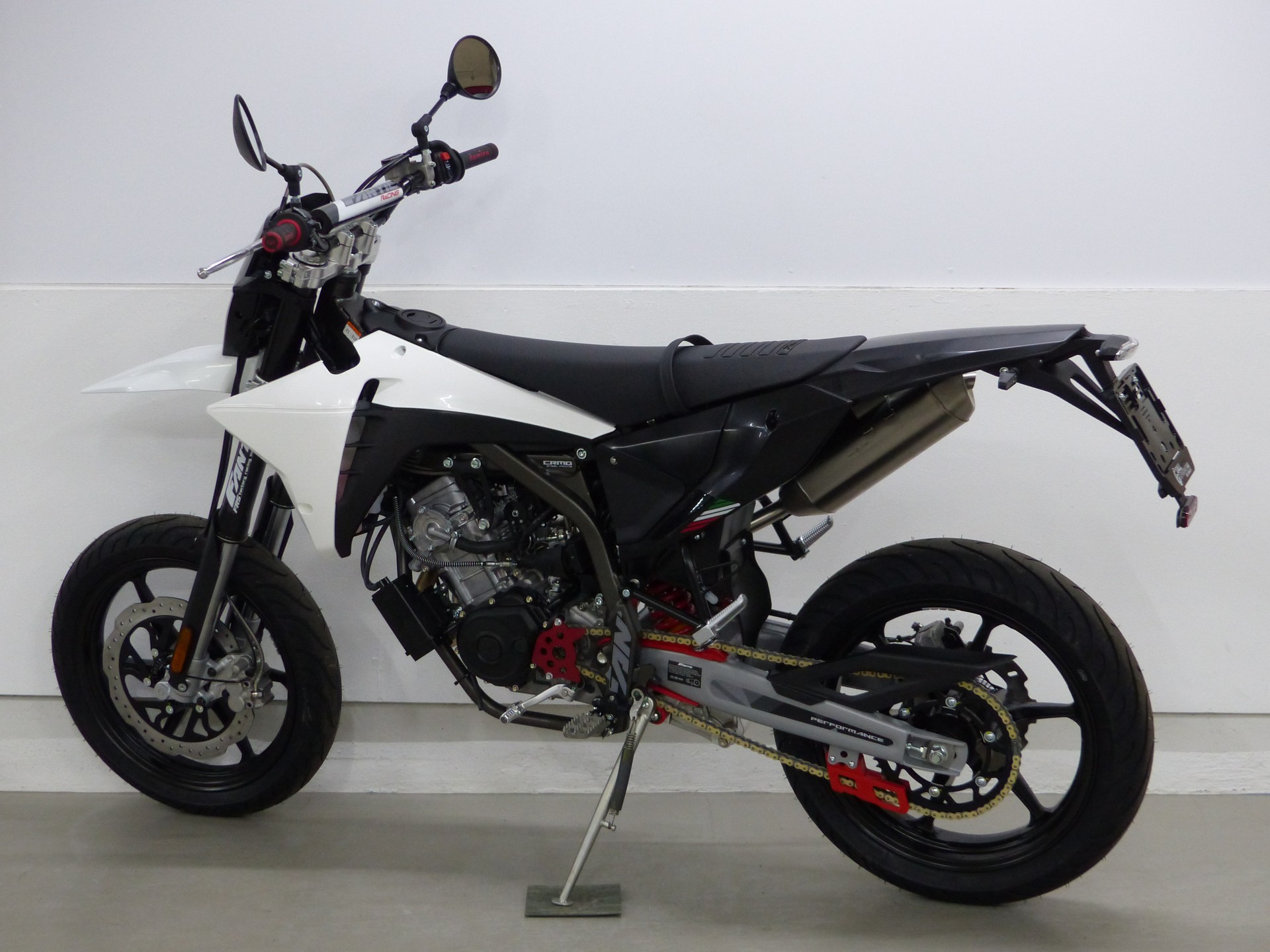 FANTIC XMF 125 Performance Black&White Edition-image-8