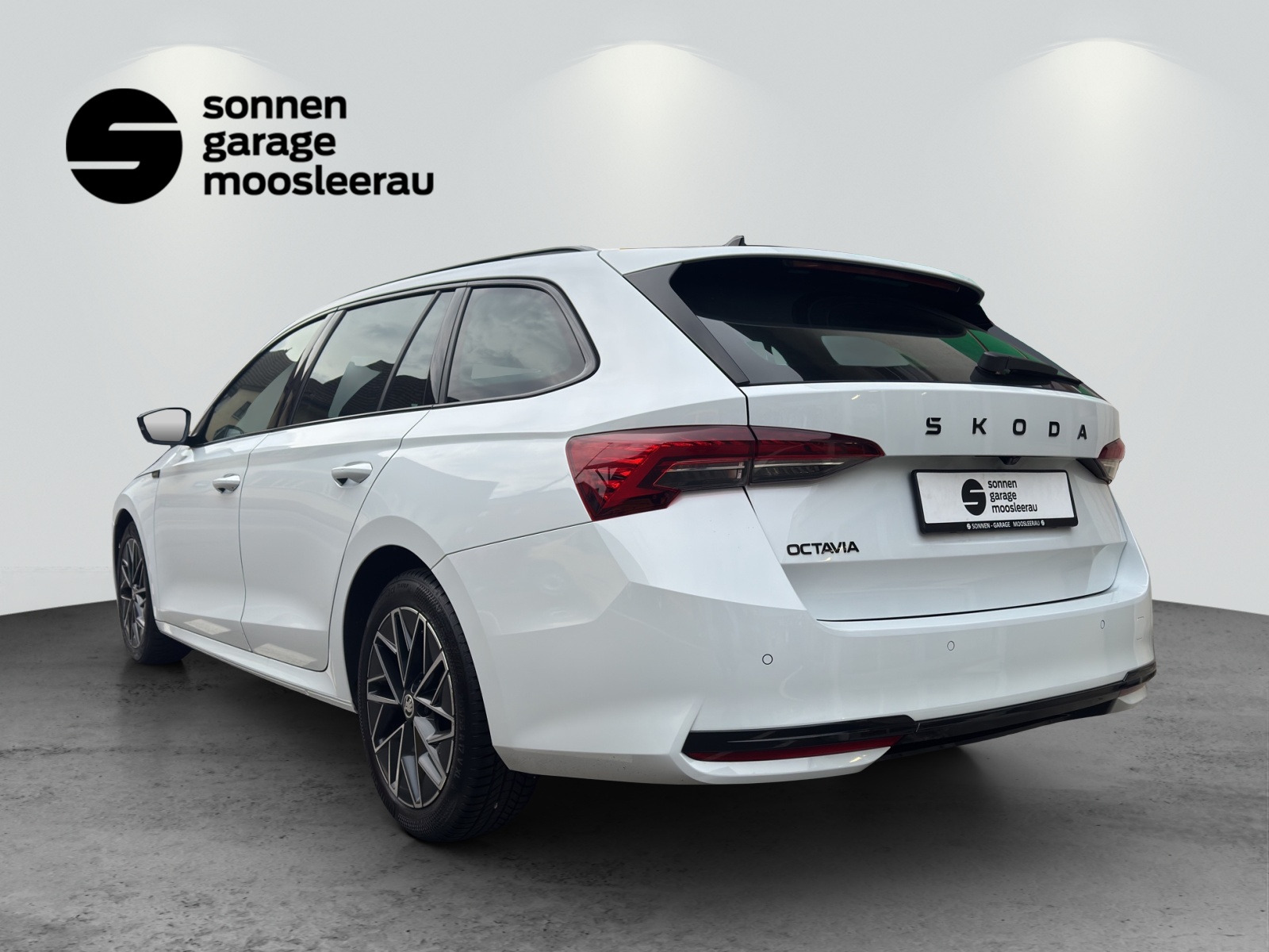 SKODA Octavia Combi 1.5 TSI mHEV DSG Sport Line-showroom-element-3
