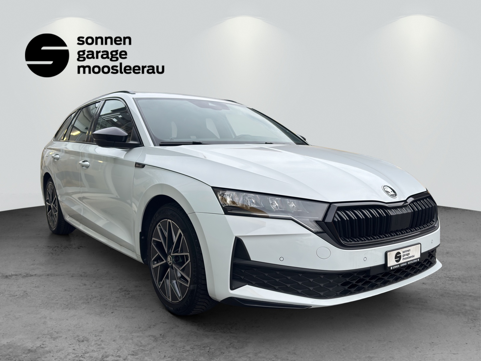 SKODA Octavia Combi 1.5 TSI mHEV DSG Sport Line-showroom-element-1