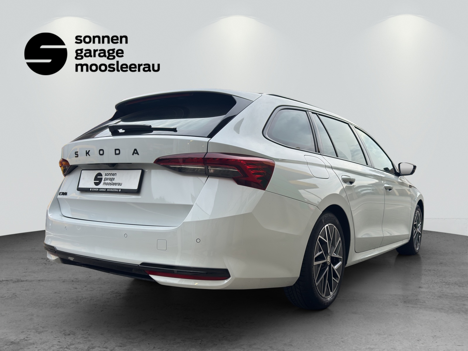 SKODA Octavia Combi 1.5 TSI mHEV DSG Sport Line-showroom-element-2