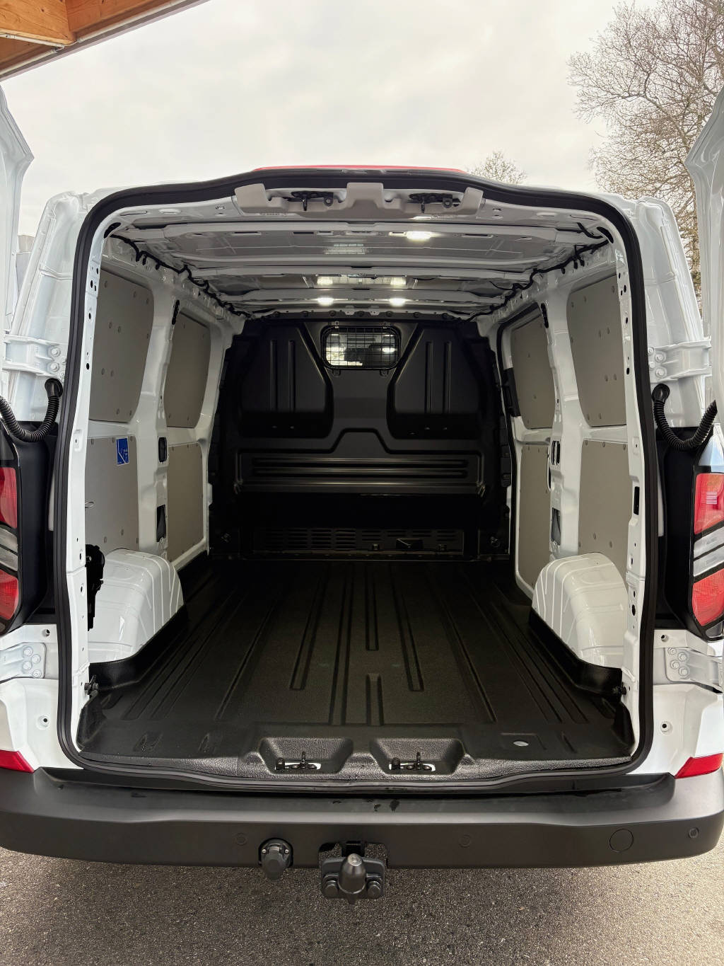 FORD Transit Custom Van 320 L1 2.0 EcoBlue 136 Trend-image-4