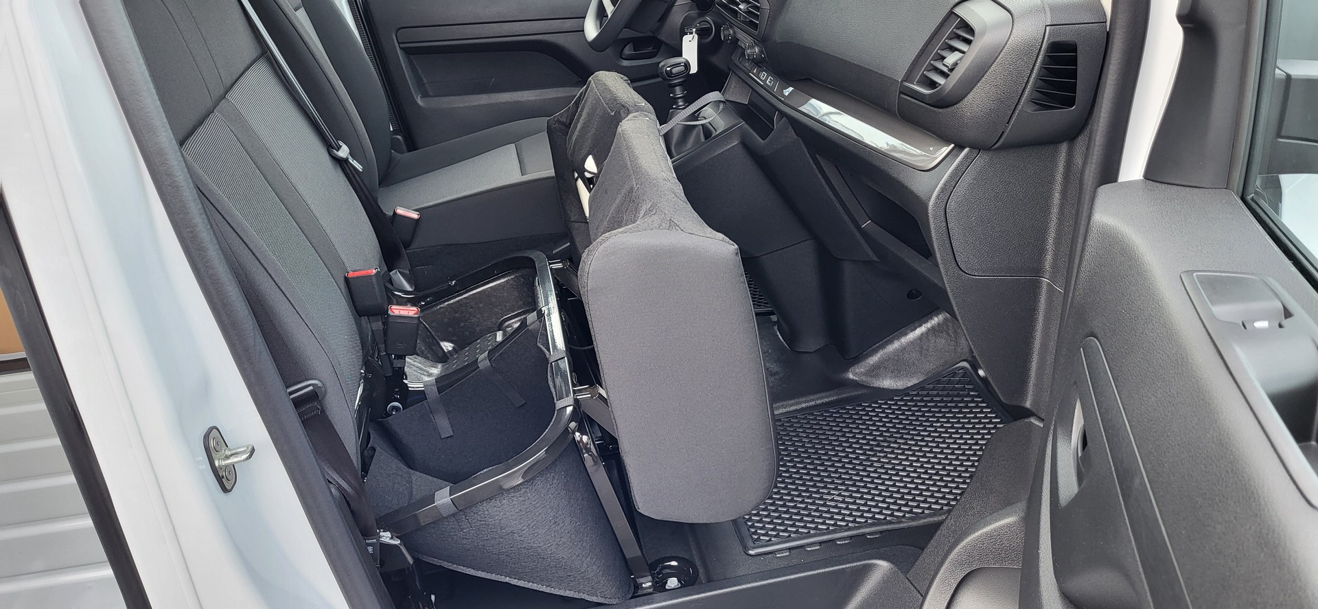 PEUGEOT Expert HDi150 S&S Standard-image-7