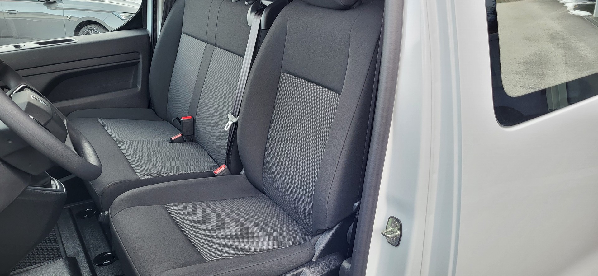 PEUGEOT Expert HDi150 S&S Standard-image-9