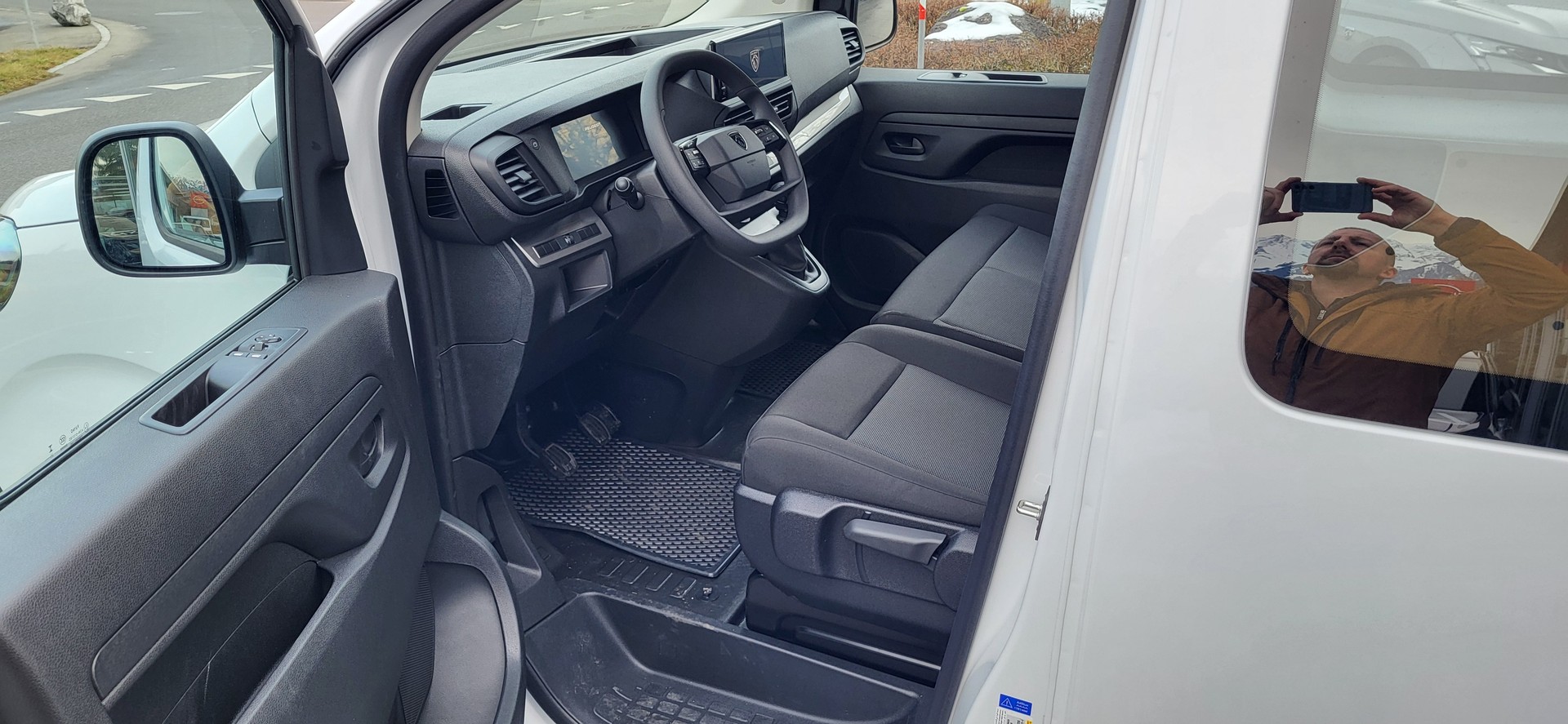 PEUGEOT Expert HDi150 S&S Standard-image-8
