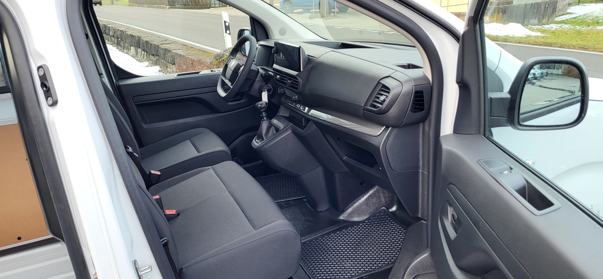 PEUGEOT Expert HDi150 S&S Standard-image-6
