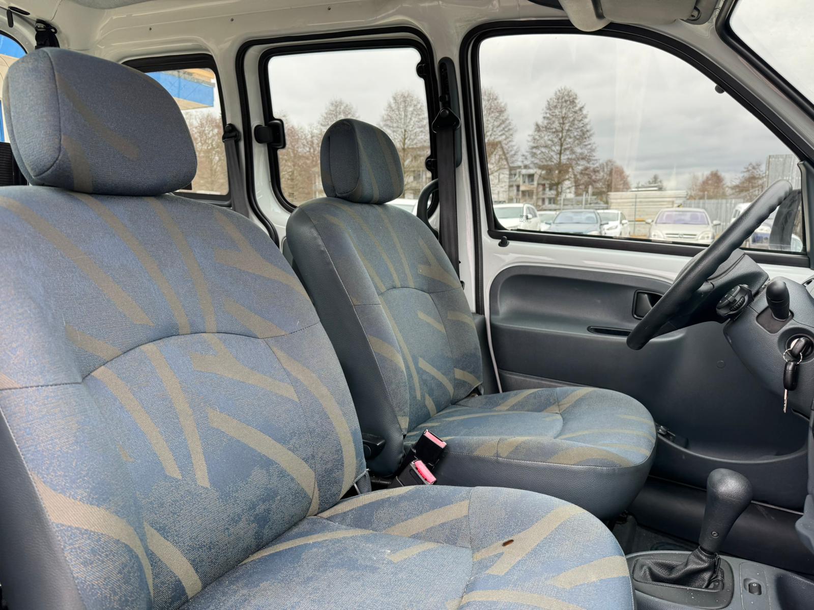 RENAULT Kangoo 1.4 RXE Alizé Automatic-image-16