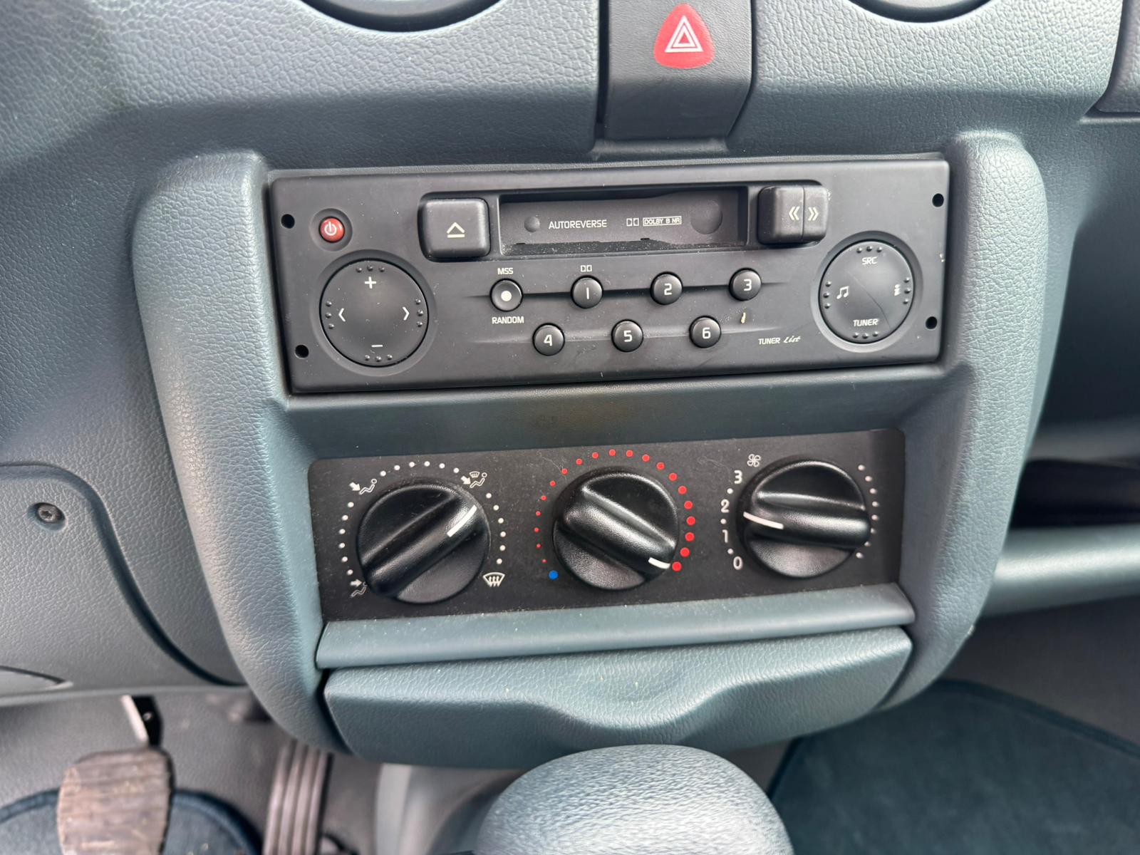 RENAULT Kangoo 1.4 RXE Alizé Automatic-image-19