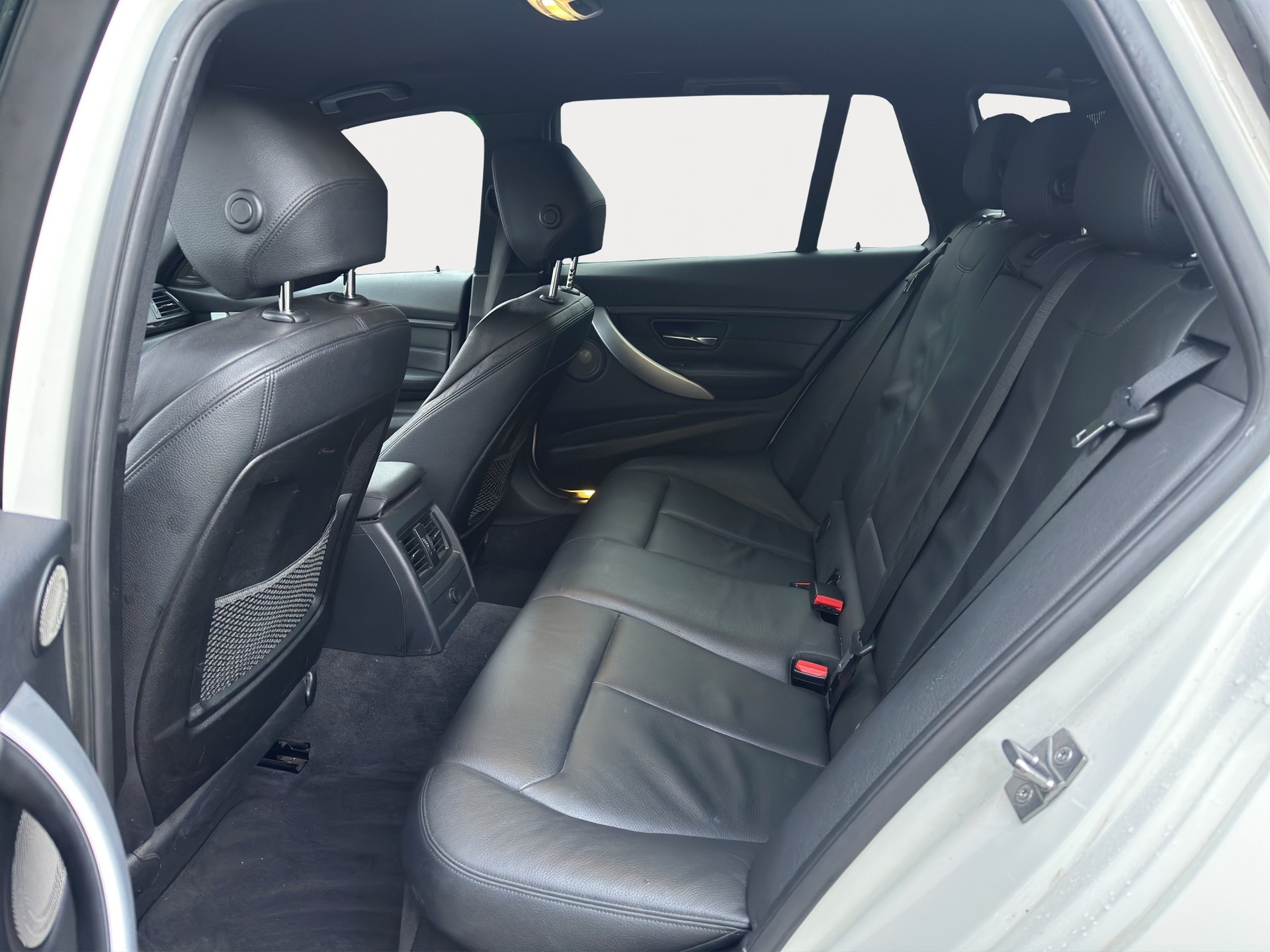 BMW 335i xDrive Touring Steptronic-image-5