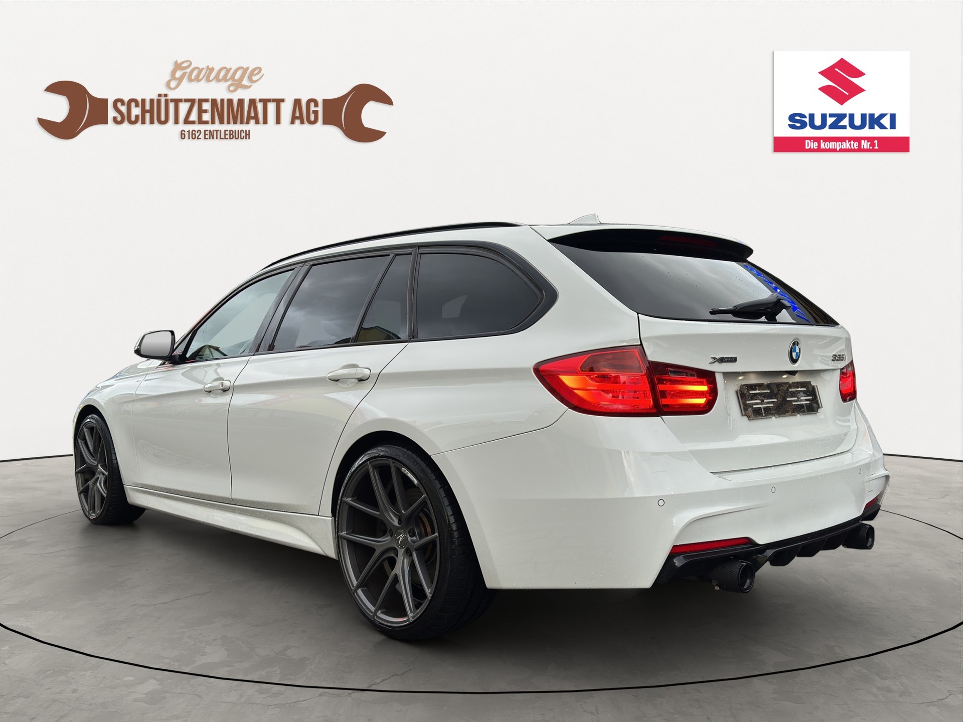 BMW 335i xDrive Touring Steptronic-image-2