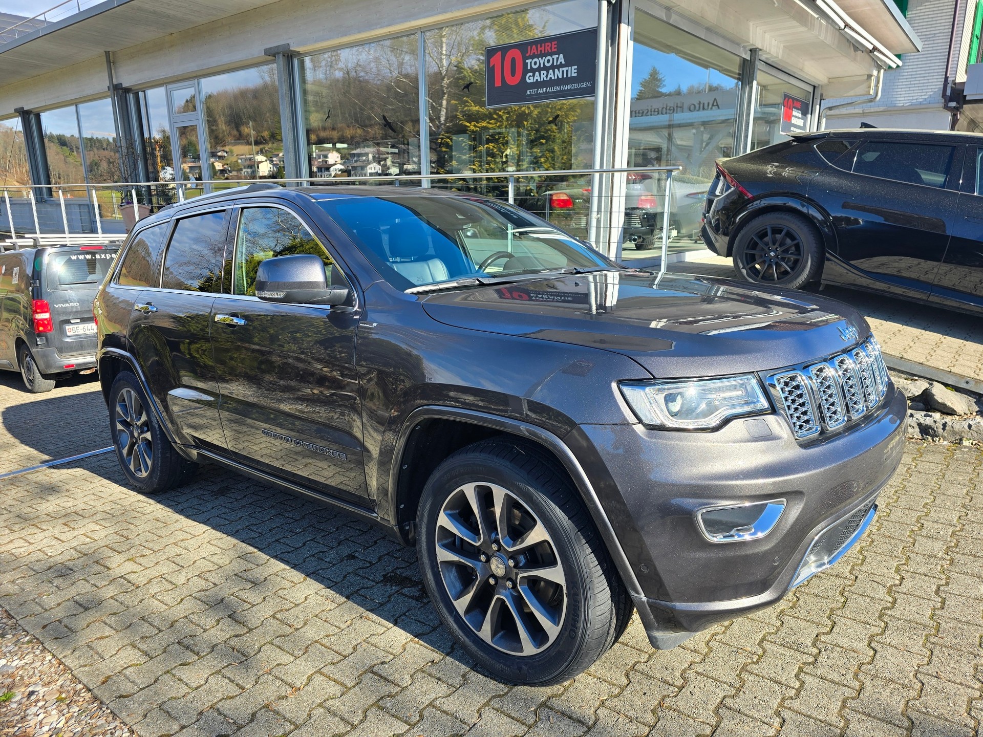 JEEP Grand Cherokee 3.0 CRD Overland Automatic-image-5