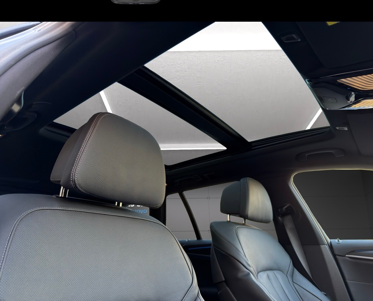 BMW 530e xDrive Touring M Sport Pro Steptronic-image-14