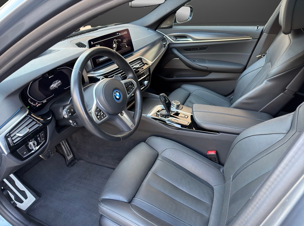 BMW 530e xDrive Touring M Sport Pro Steptronic-image-9