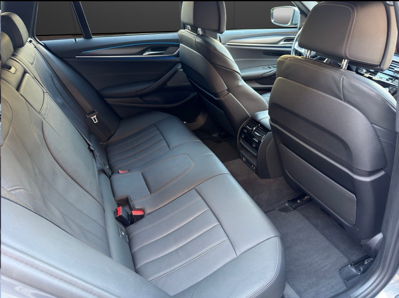 BMW 530e xDrive Touring M Sport Pro Steptronic-image-11