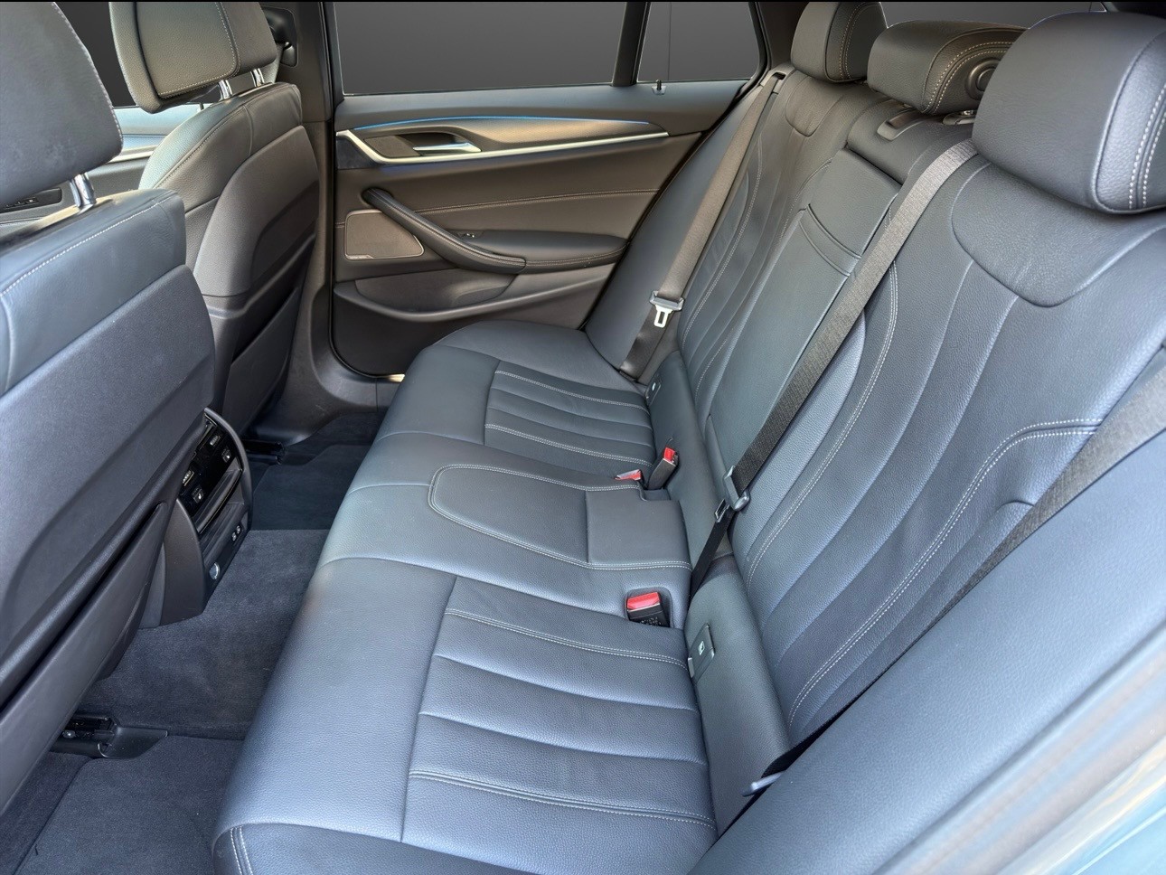 BMW 530e xDrive Touring M Sport Pro Steptronic-image-13