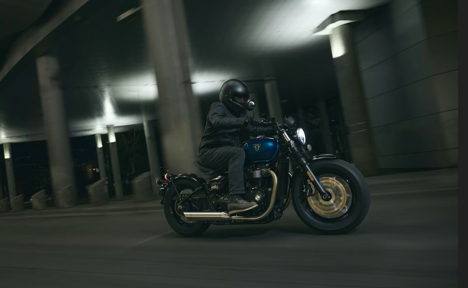 TRIUMPH Bonneville Bobber-image-1