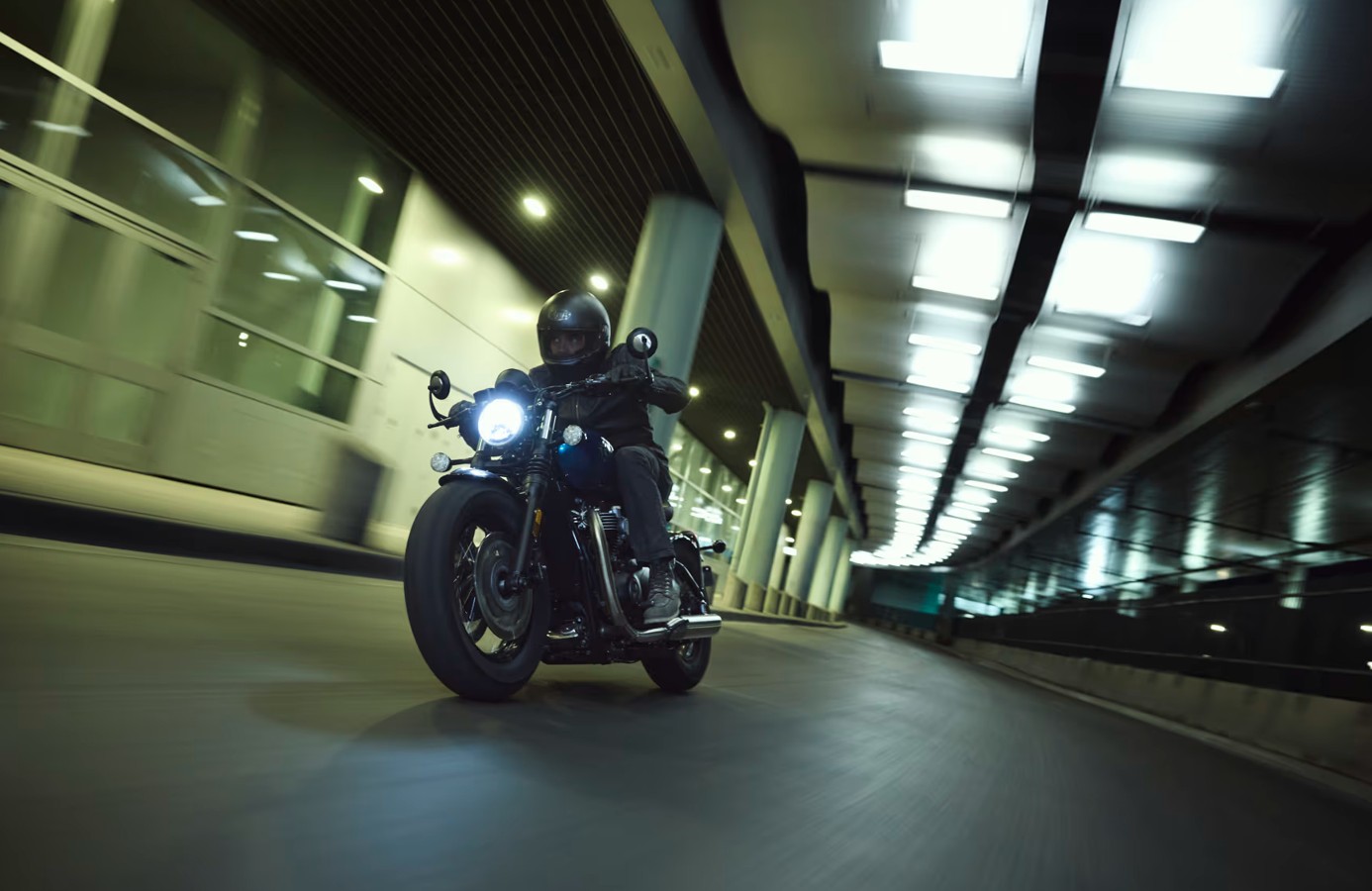 TRIUMPH Bonneville Bobber-image-2