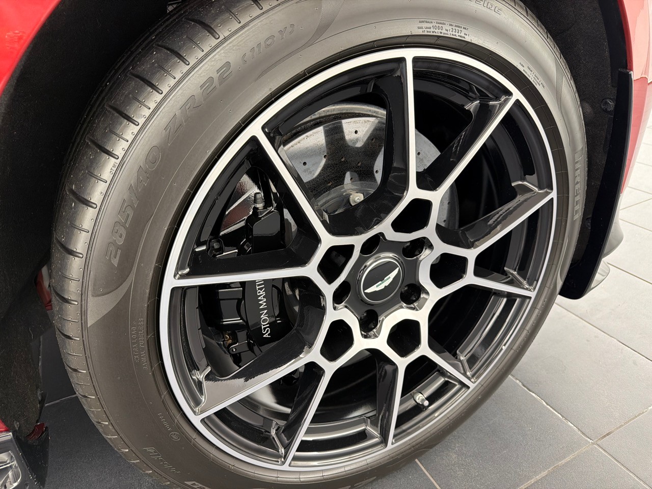 ASTON MARTIN DBX 707 4.0 V8-image-9