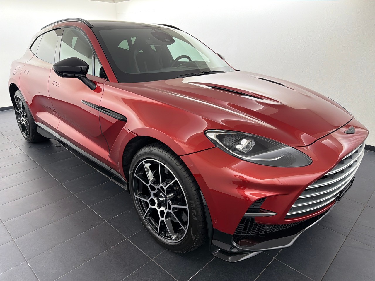 ASTON MARTIN DBX 707 4.0 V8-showroom-element-3