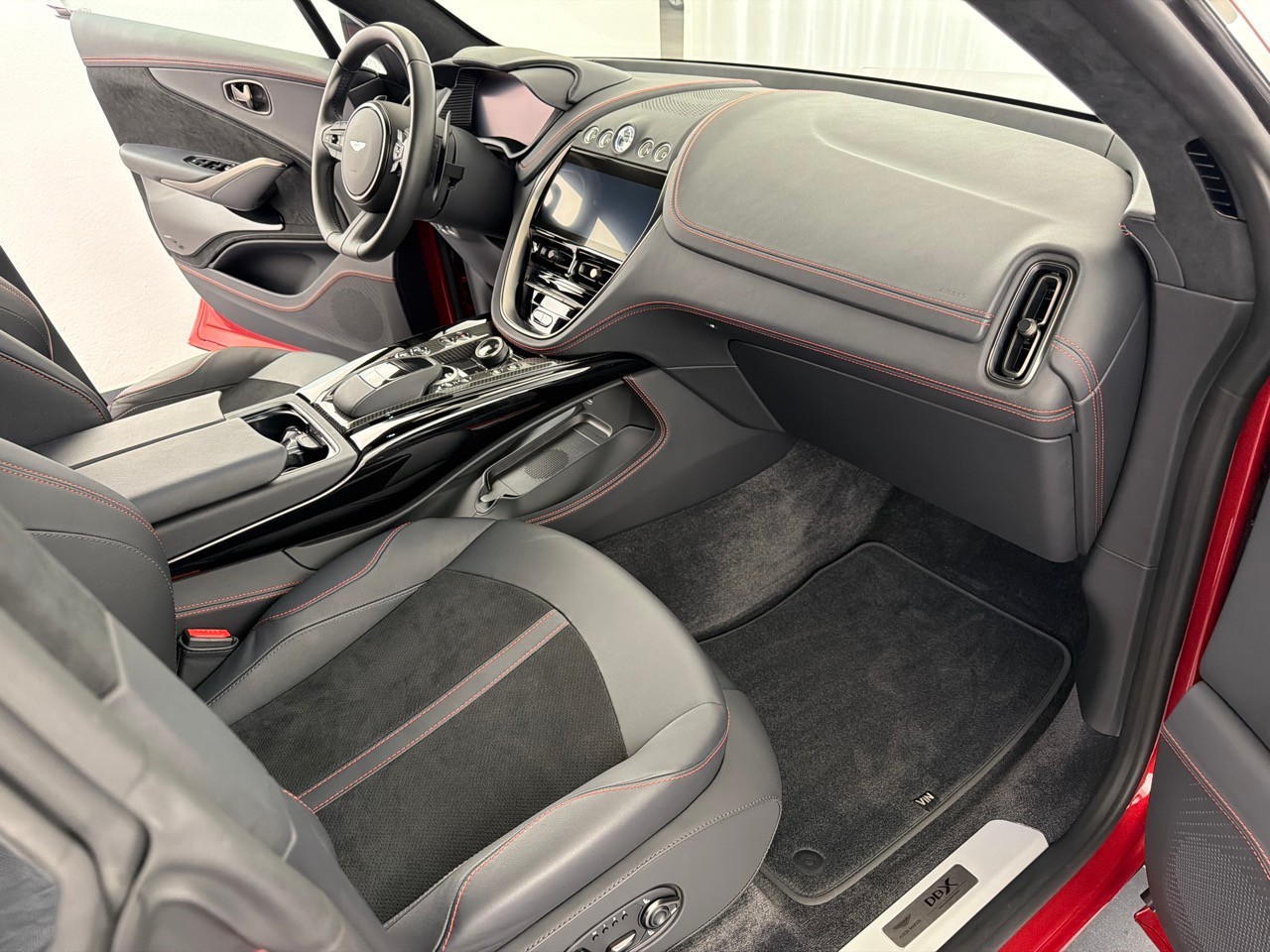 ASTON MARTIN DBX 707 4.0 V8-image-13