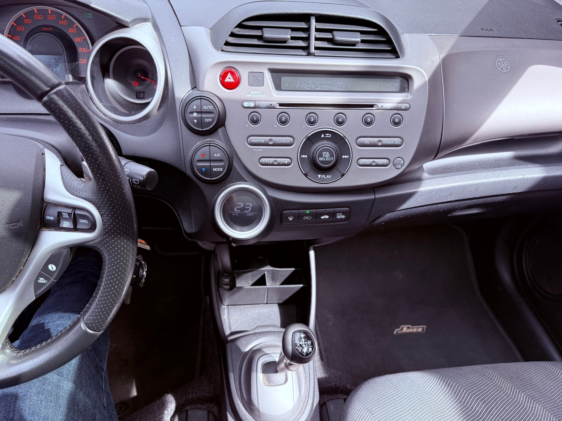 HONDA Jazz 1.4i Exclusive i-Shift-image-14