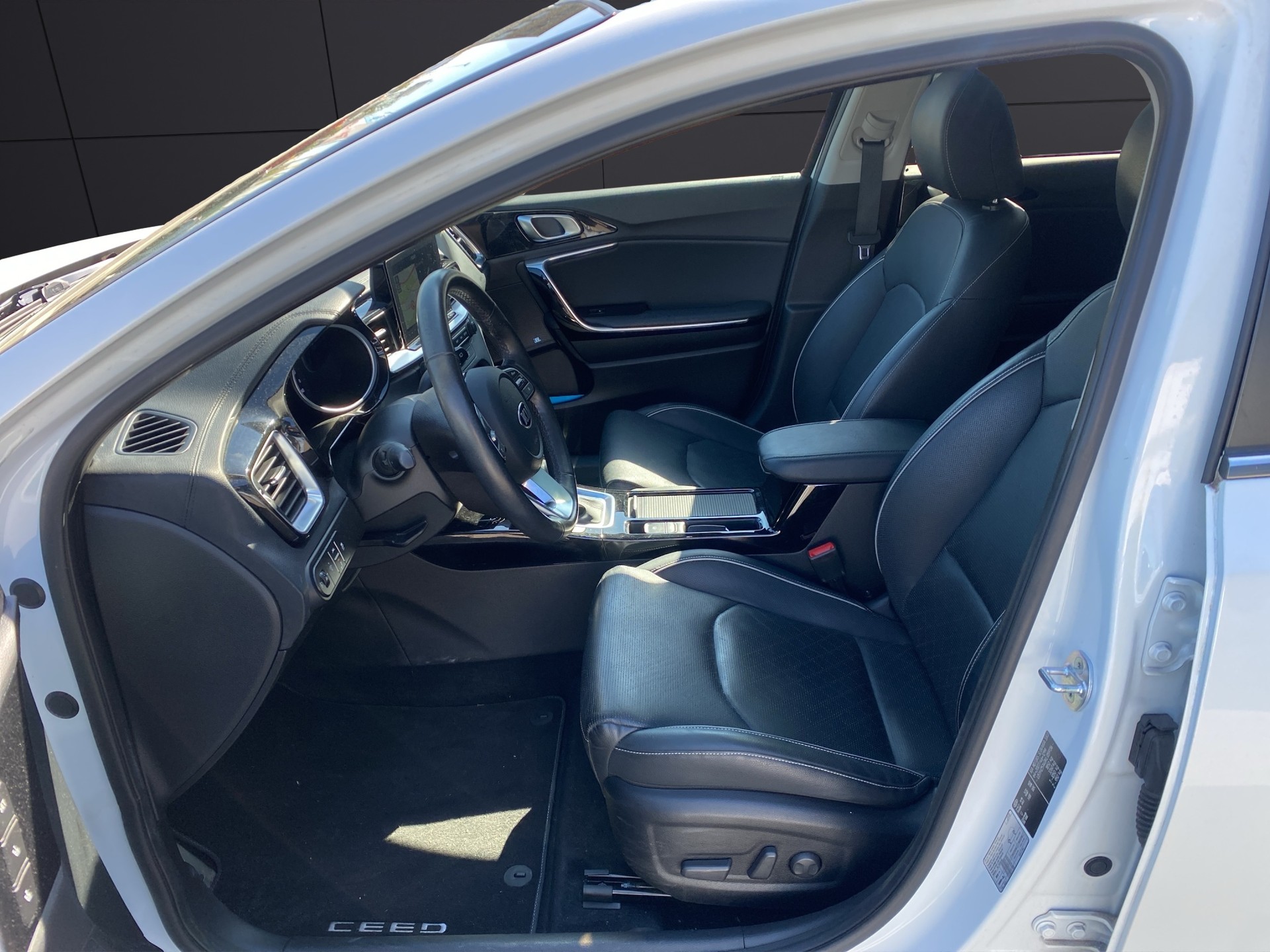 KIA Ceed 1.4 T-GDi Style DCT-image-9