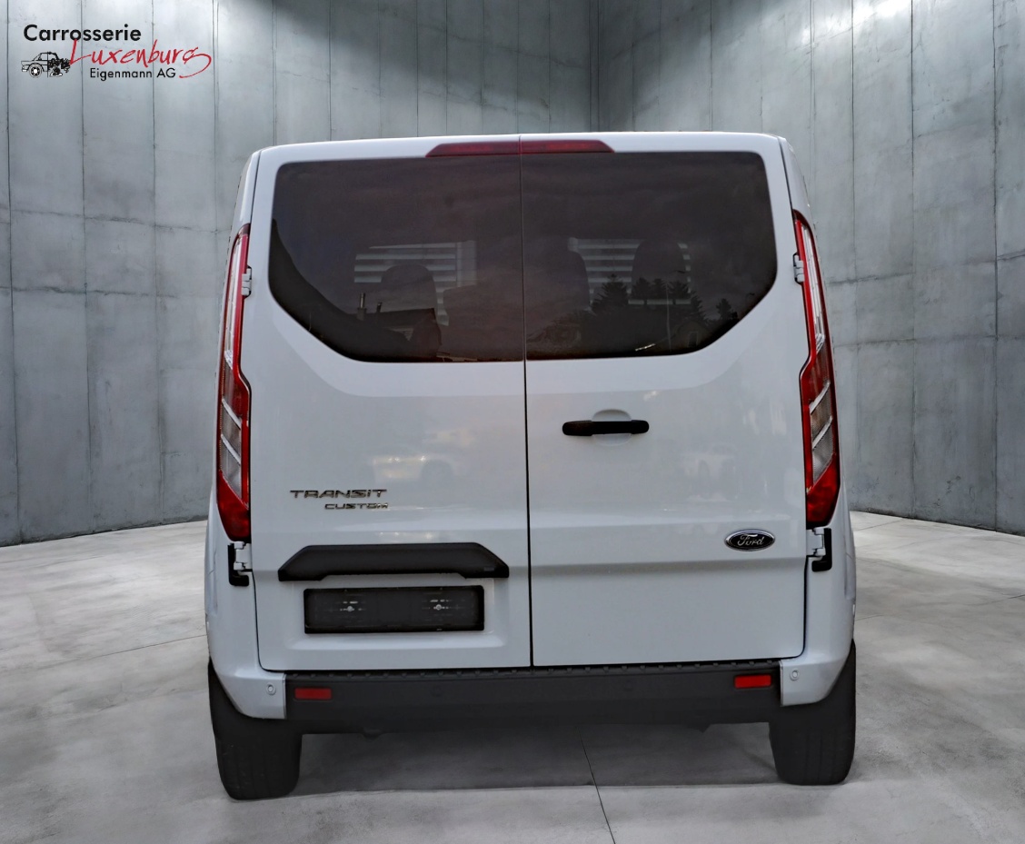 FORD 320 L2H1-showroom-element-2