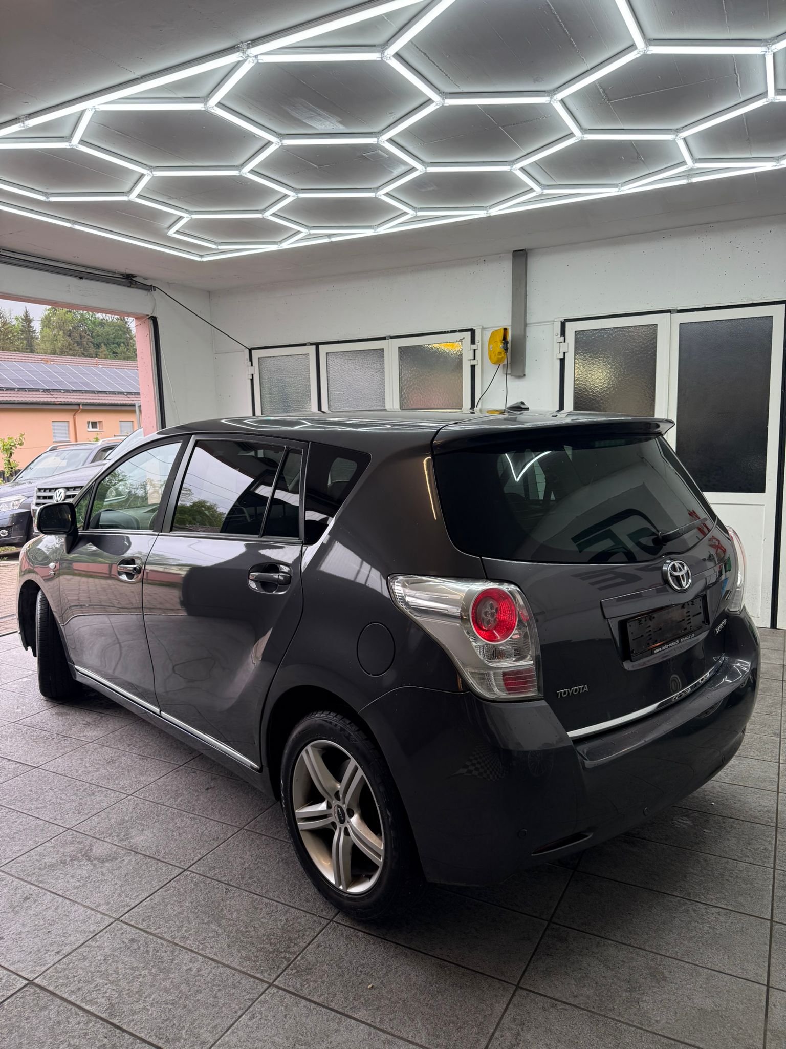 TOYOTA Verso 2.2 D-CAT Linea Sol Premium Automatic-image-1