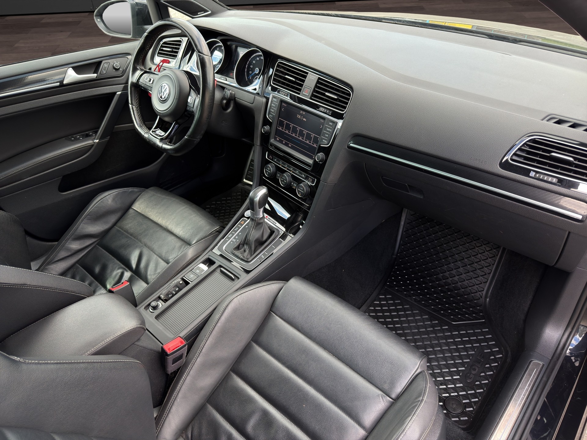 VW Golf 2.0 TSI R 4Motion DSG-image-18
