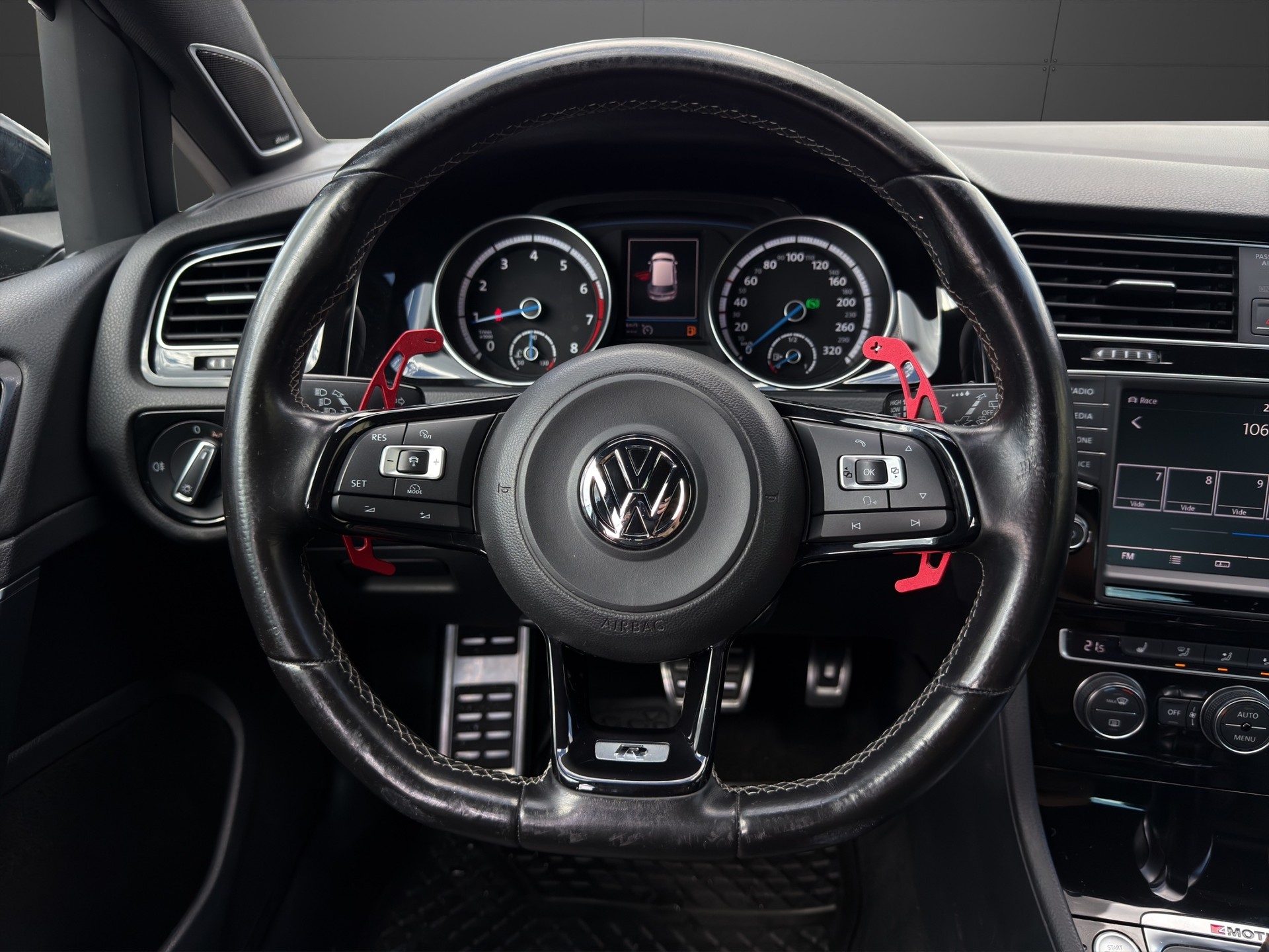 VW Golf 2.0 TSI R 4Motion DSG-image-11