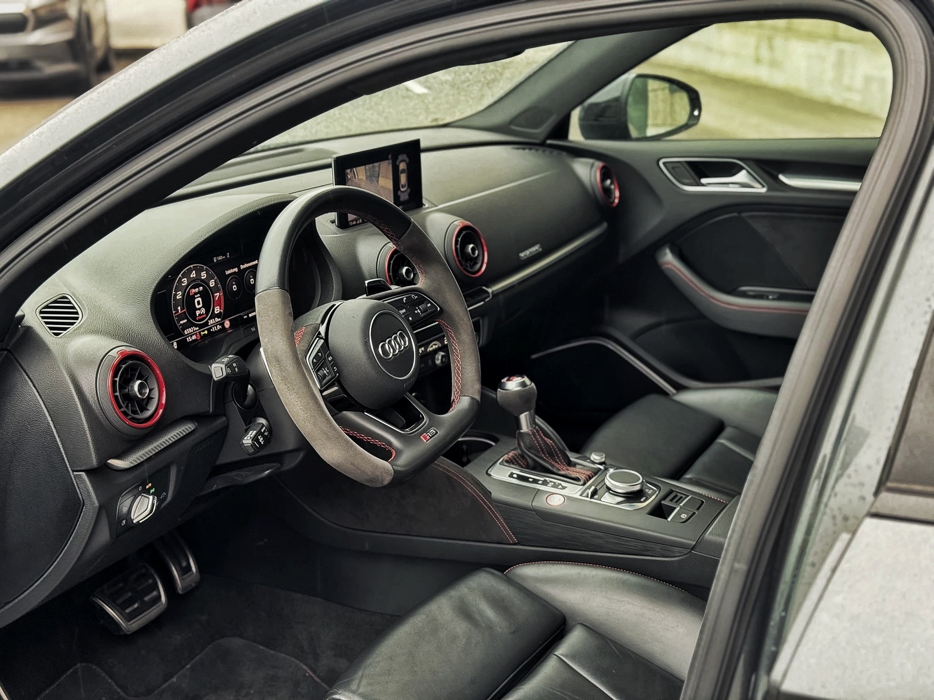 AUDI RS3 Limousine 2.5 TSI quattro S-tronic-image-8