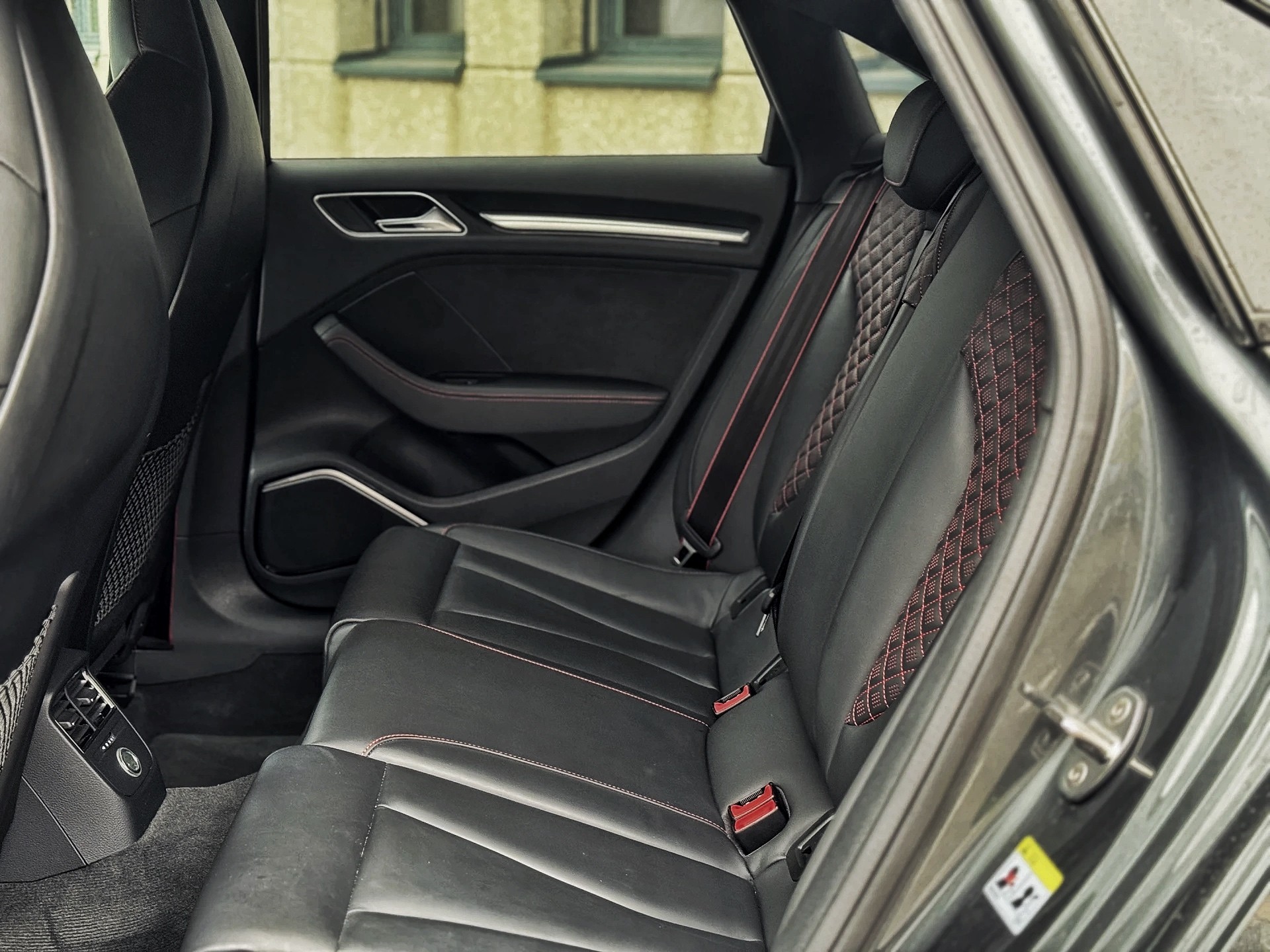 AUDI RS3 Limousine 2.5 TSI quattro S-tronic-image-21